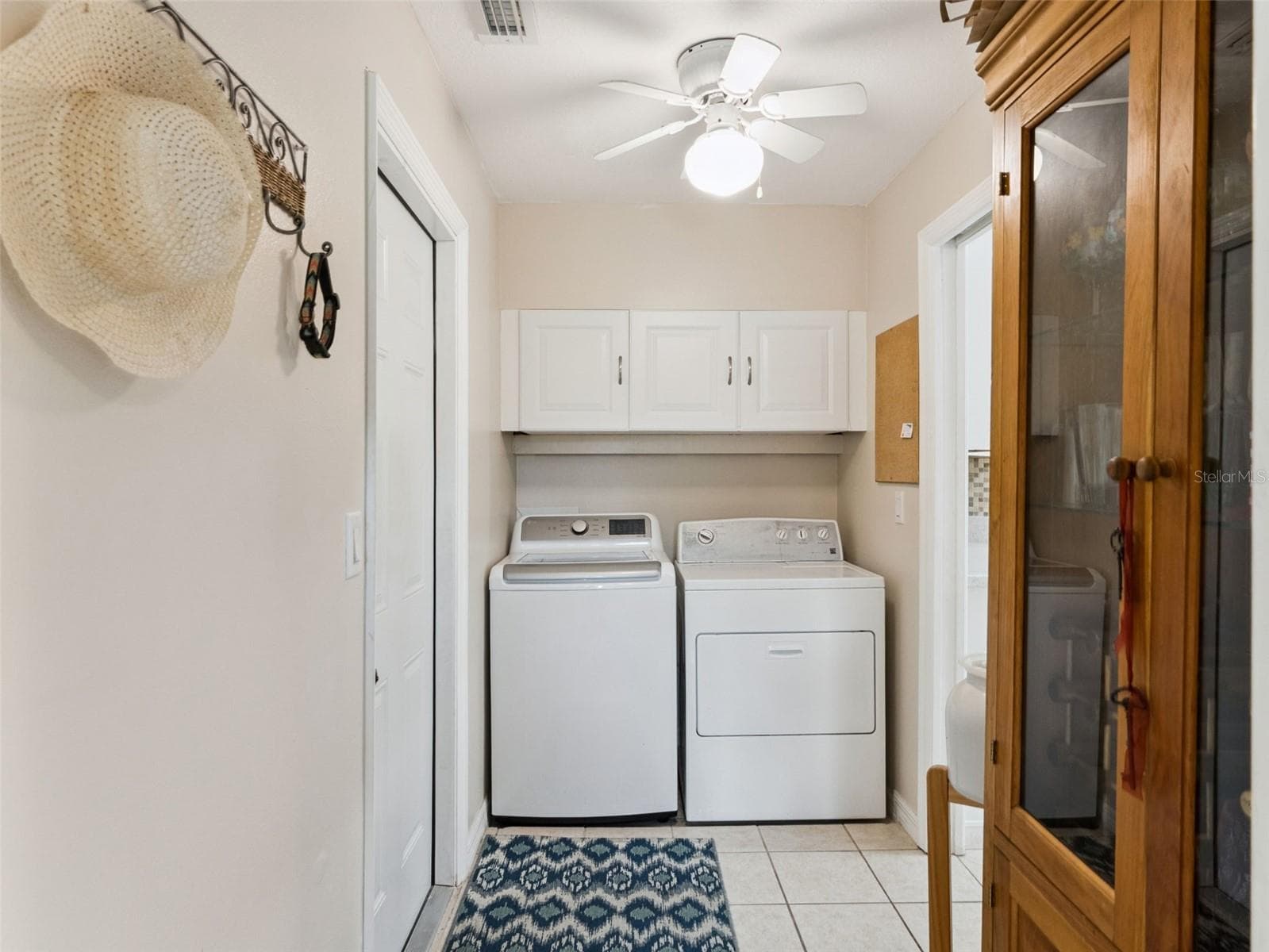 The Laundry/Mud room has upper cabinets for storage. - 5401 ESSEX CT, LEESBURG