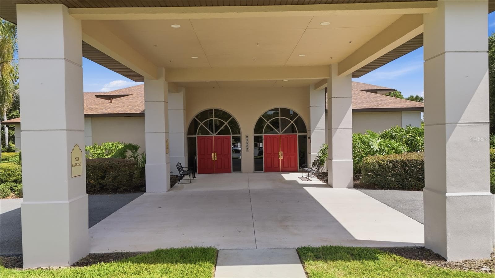 THE GREAT HALL portico & entryway - 5401 ESSEX CT, LEESBURG