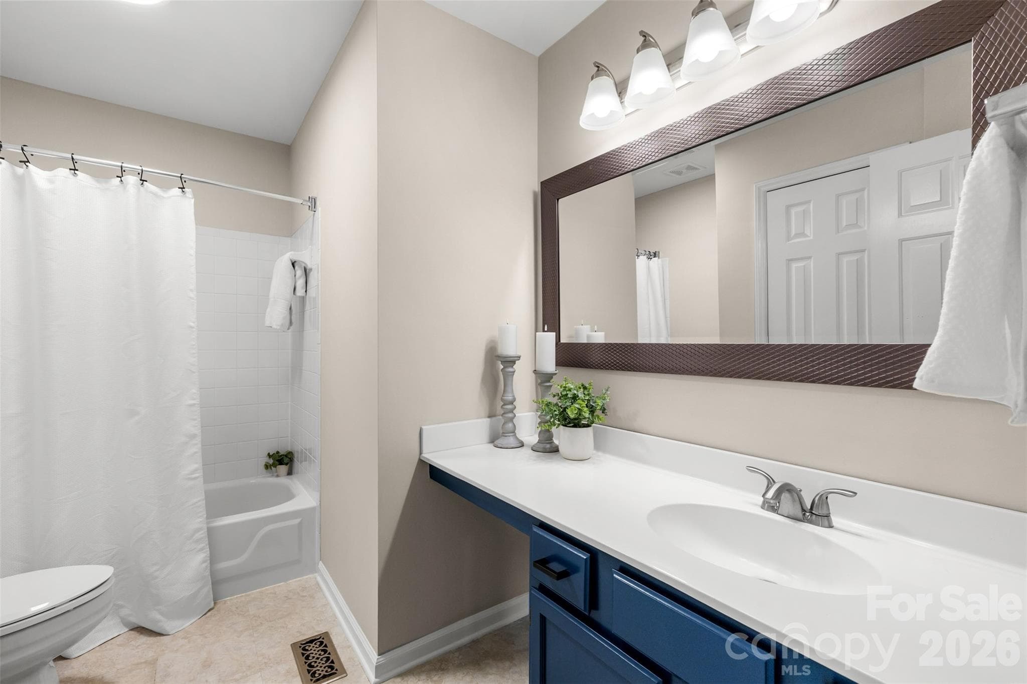 Hall Bath Upstairs - 6818 Millingden Court, Charlotte