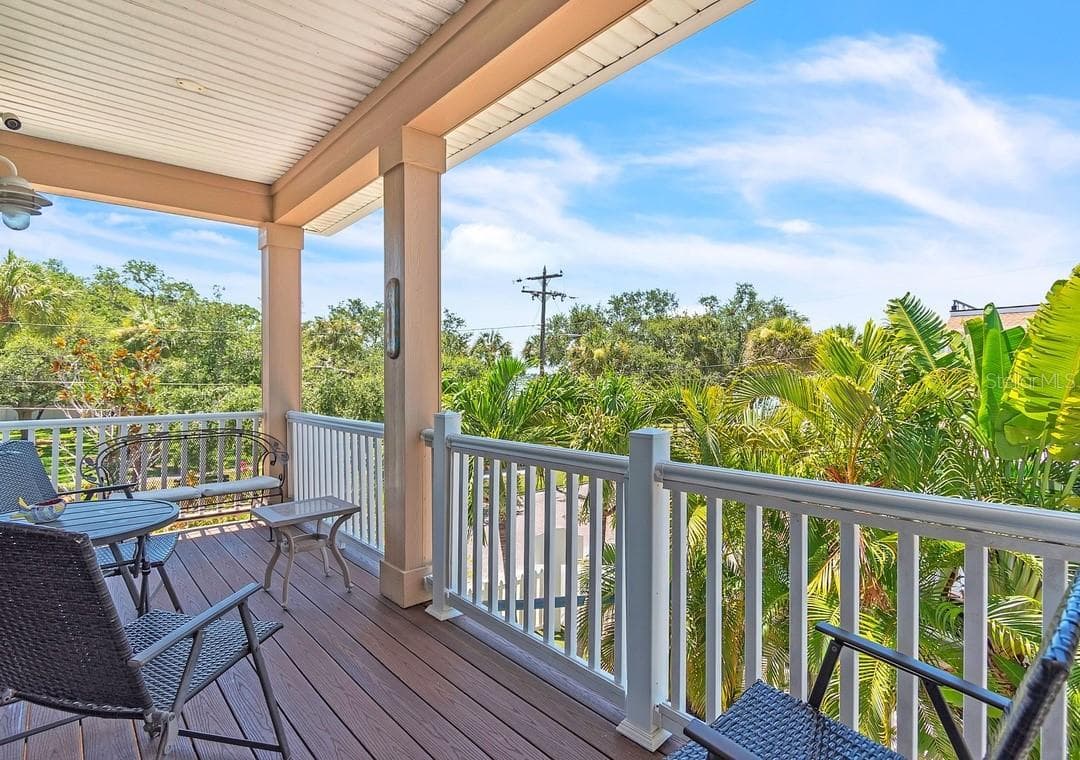 Balcony deck - 5417 ESSEX AVE S, GULFPORT