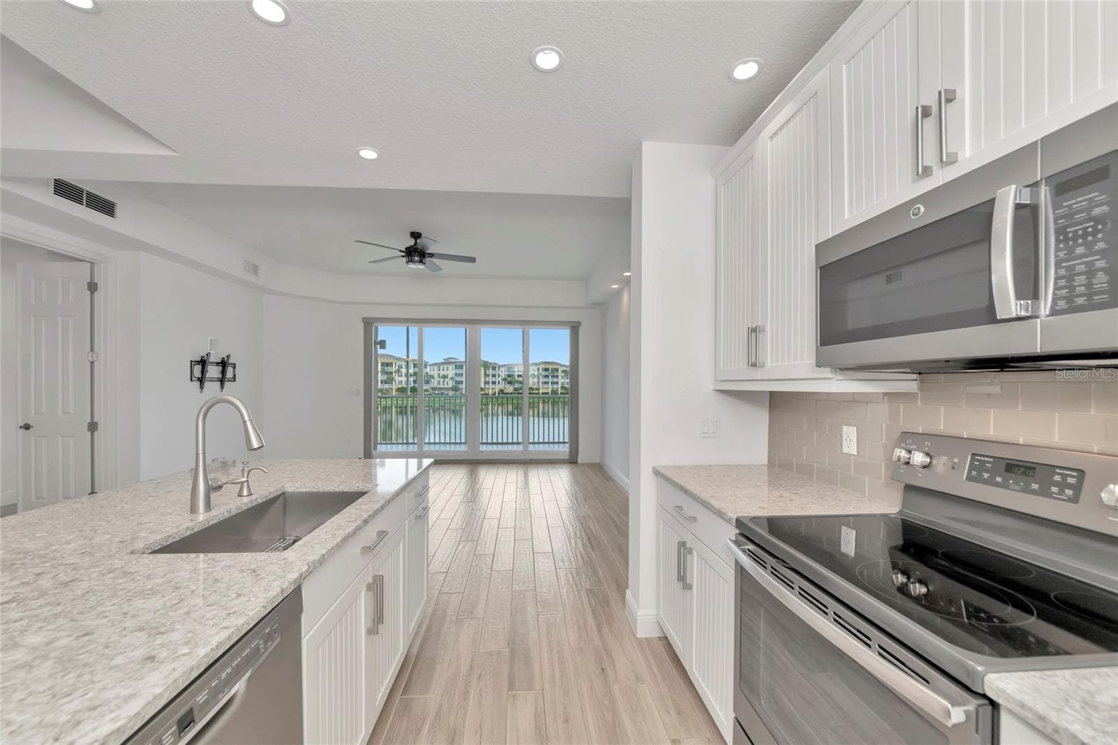 Condominium at 10530 BOARDWALK LOOP #202, BRADENTON, photo 13 of 48