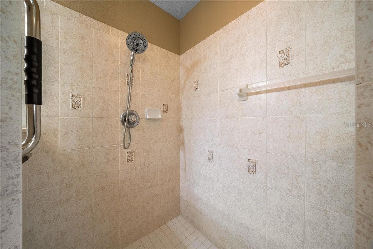 Primary Bathroom - 8479 SW 134TH AVE, DUNNELLON