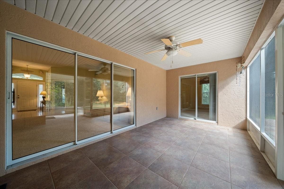 Screened back patio - 8479 SW 134TH AVE, DUNNELLON