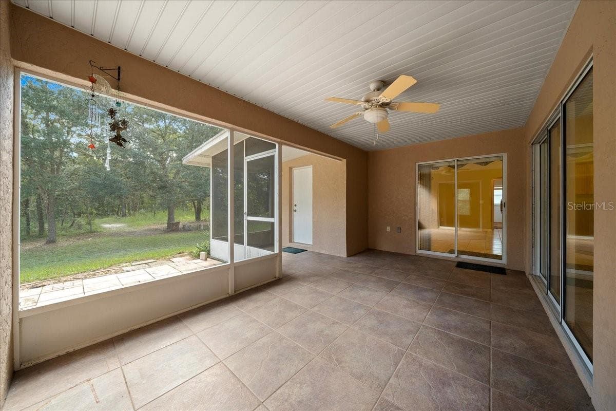 Screened back patio - 8479 SW 134TH AVE, DUNNELLON