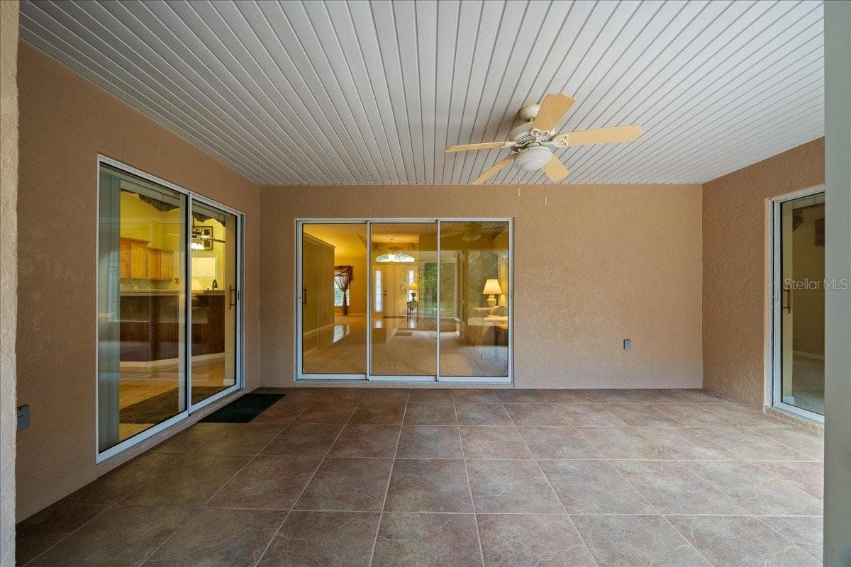 Screened back patio - 8479 SW 134TH AVE, DUNNELLON
