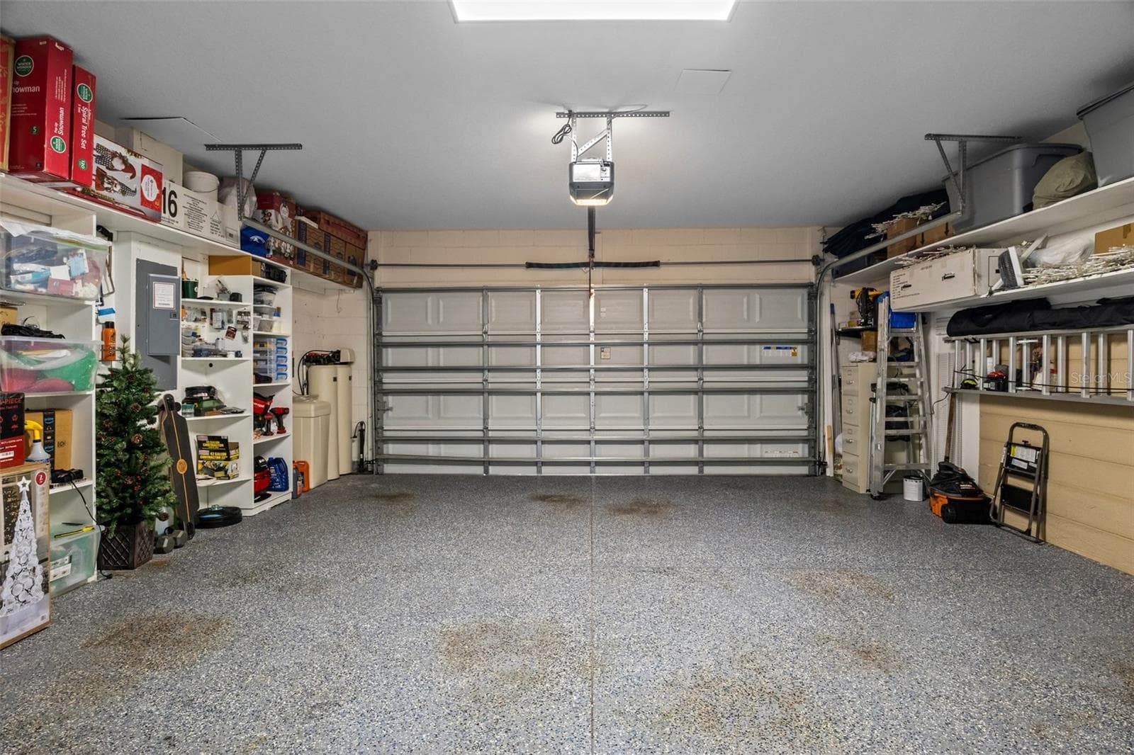 Garage - 2460 WHITE POPPY DR, KISSIMMEE