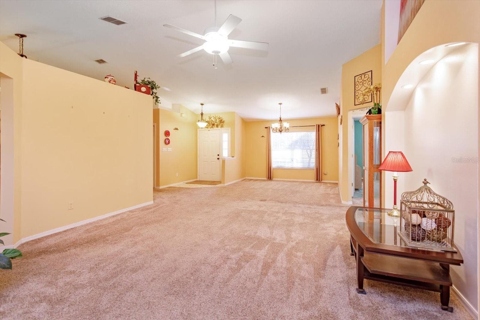 Great room looking toward Foyer / Dining - 25845 GLEN EAGLE DR, LEESBURG