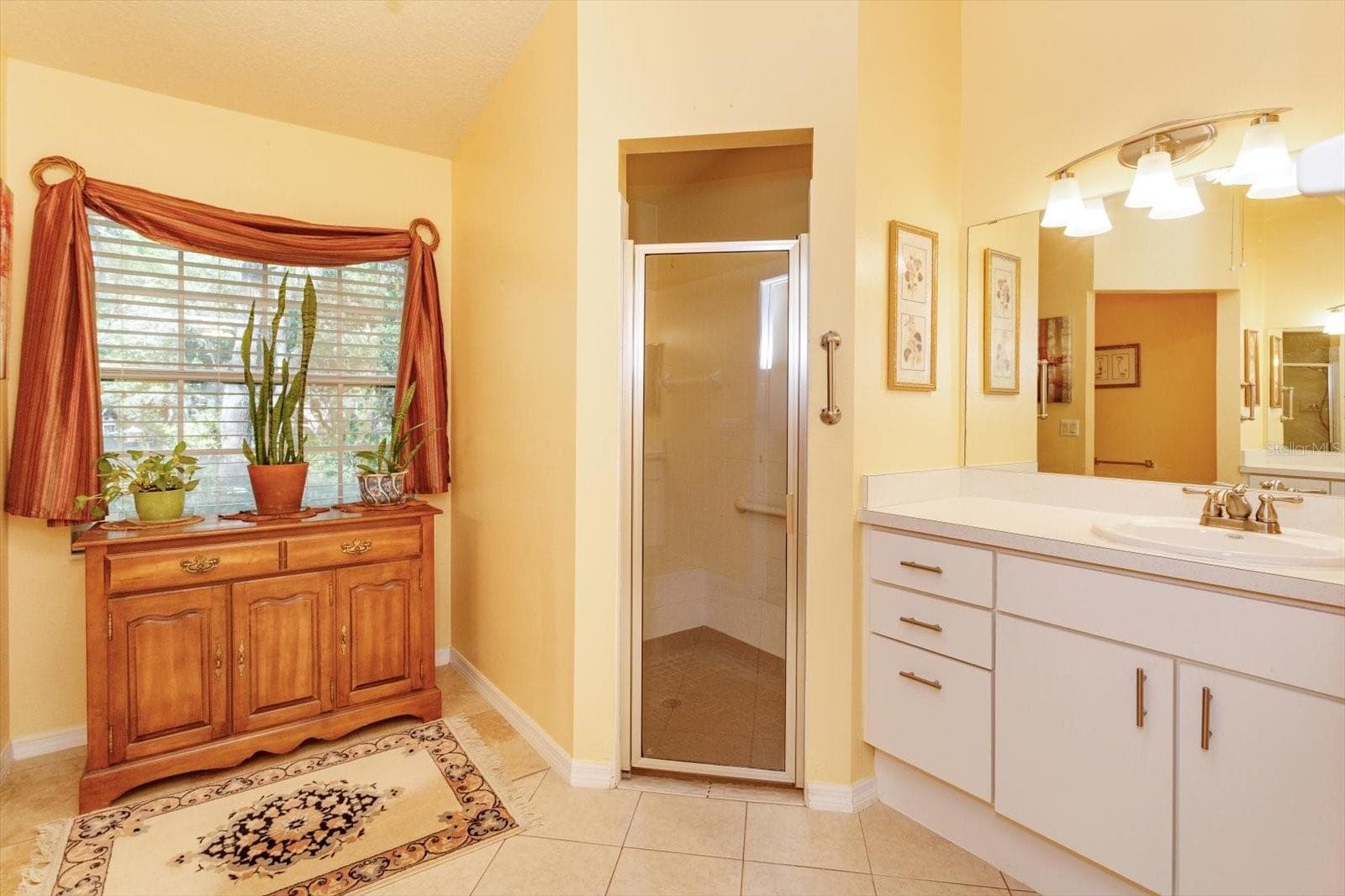Primary bath has no tub, but the plumbing remains - 25845 GLEN EAGLE DR, LEESBURG