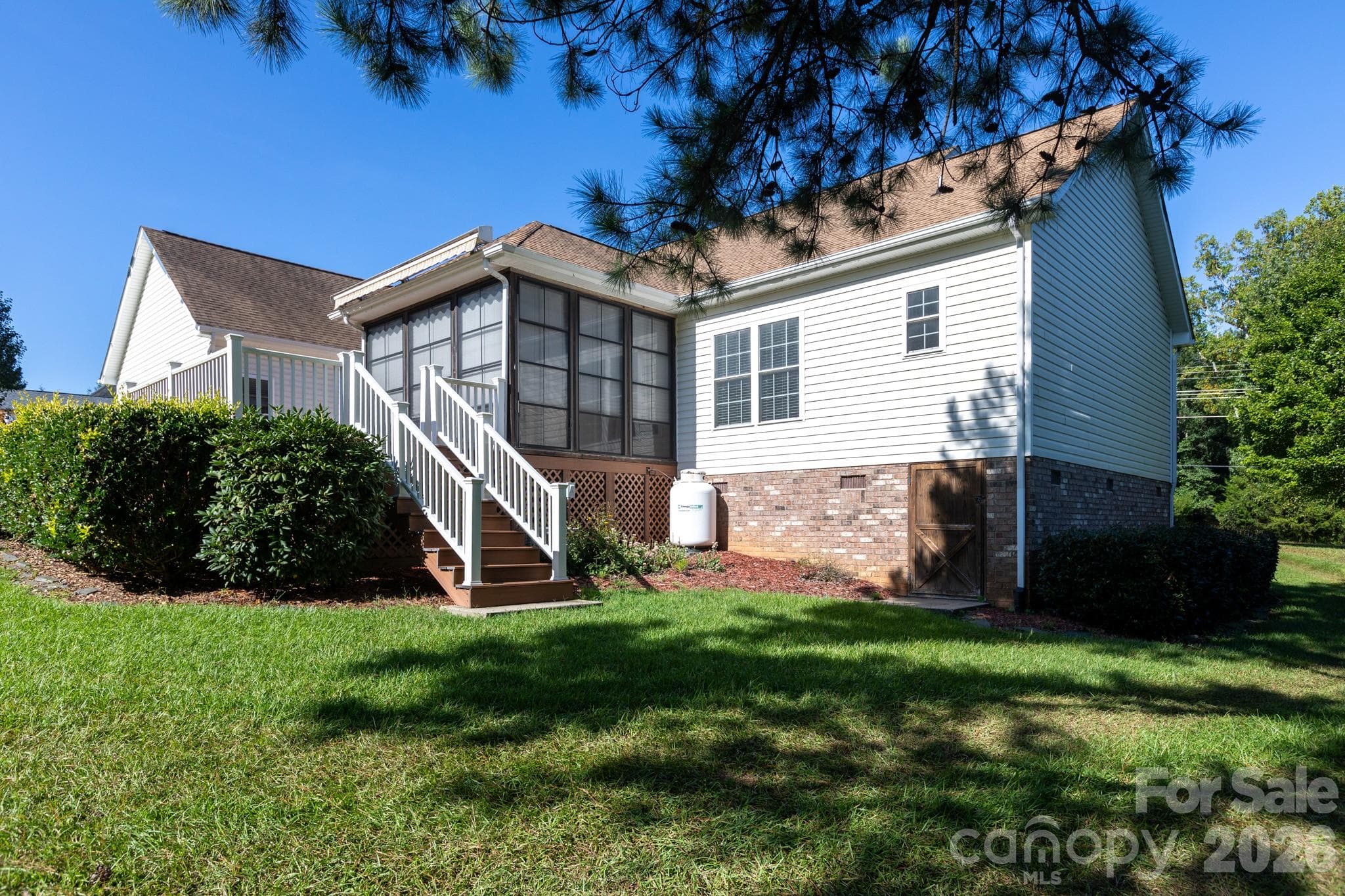 Single Family Residence at 2818 Baird Road, Clover, photo 10 of 46