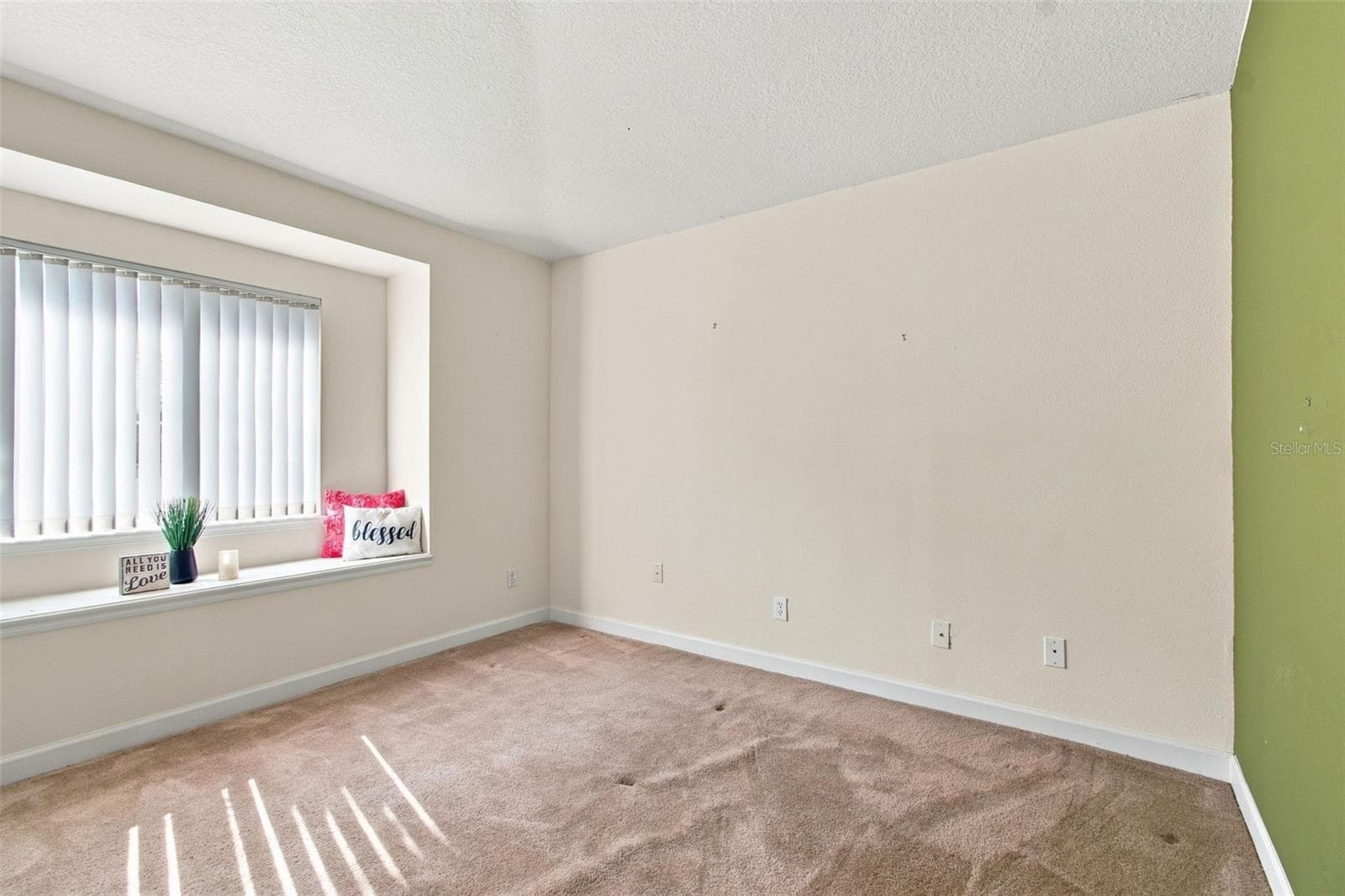 Secondary bedroom with window bench seating. - 1301 FOX CHAPEL DR, LUTZ