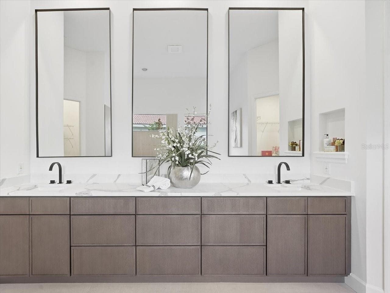 WOW Spa inspired master bath - 11805 SHIRE WYCLIFFE CT, TAMPA