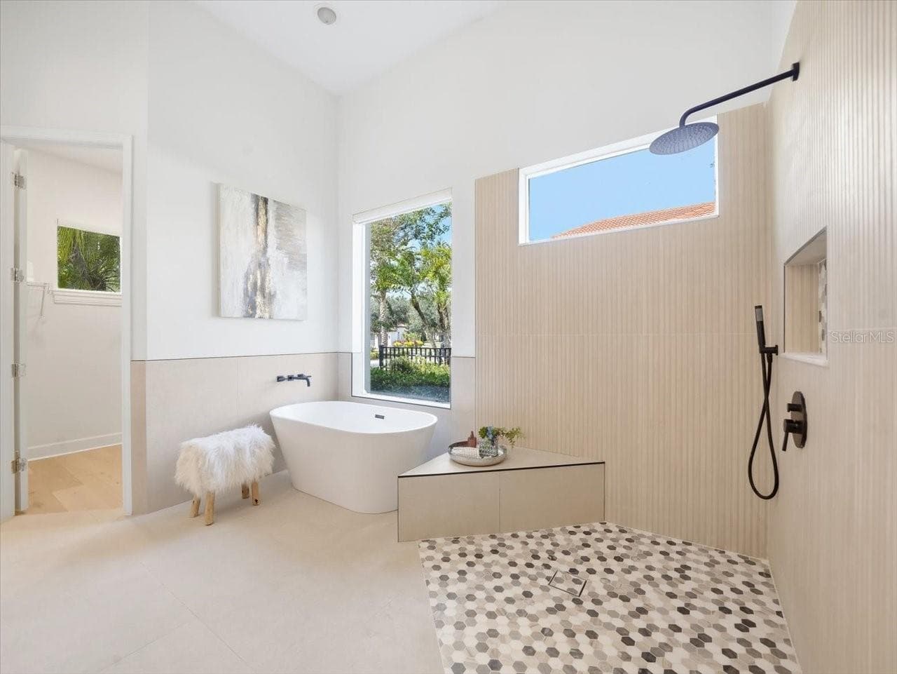 Spa inspired bath - 11805 SHIRE WYCLIFFE CT, TAMPA