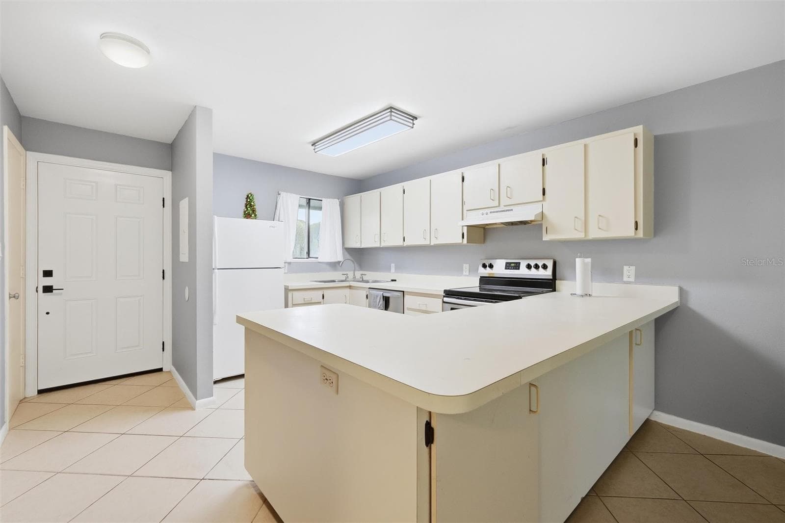 Condominium at 6033 34TH ST W #20, BRADENTON, photo 10 of 43
