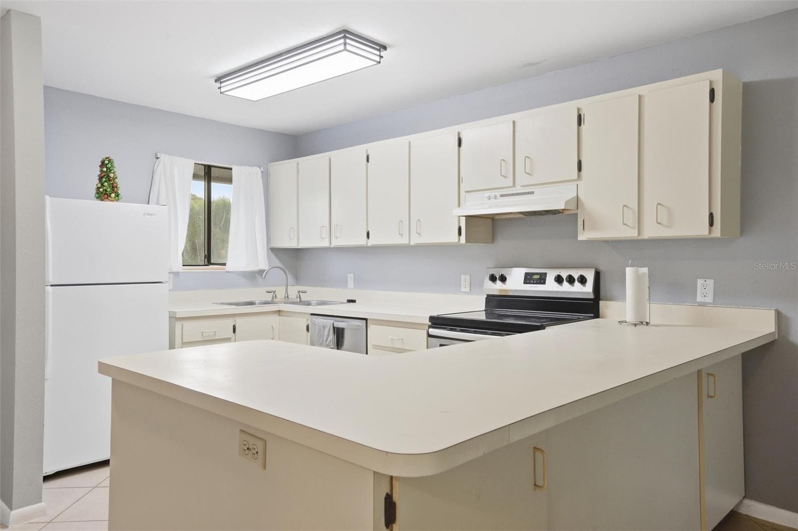 Condominium at 6033 34TH ST W #20, BRADENTON, photo 11 of 43