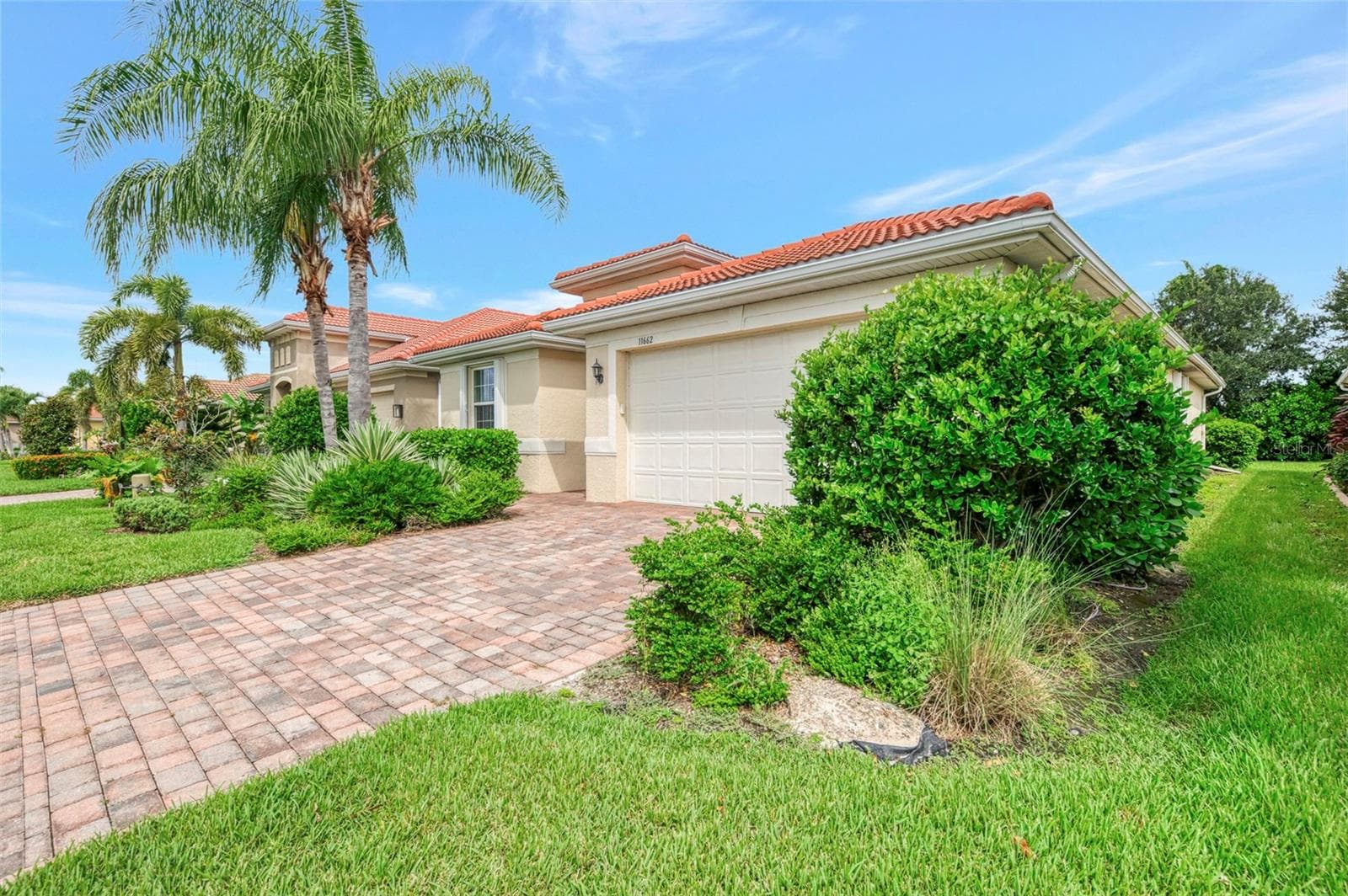 Single Family Residence at 11662 PARROTFISH ST, VENICE, photo 4 of 79