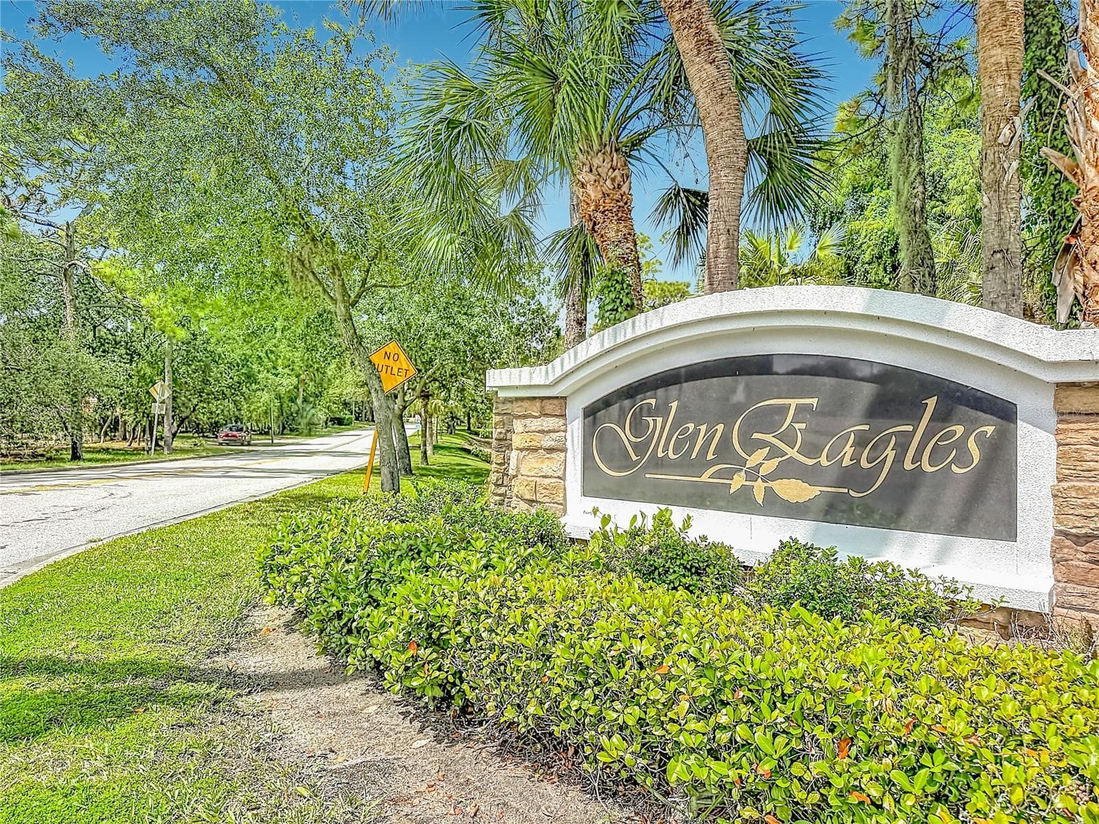 Courtyards Entry - 2106 CLOVER HILL RD, PALM HARBOR