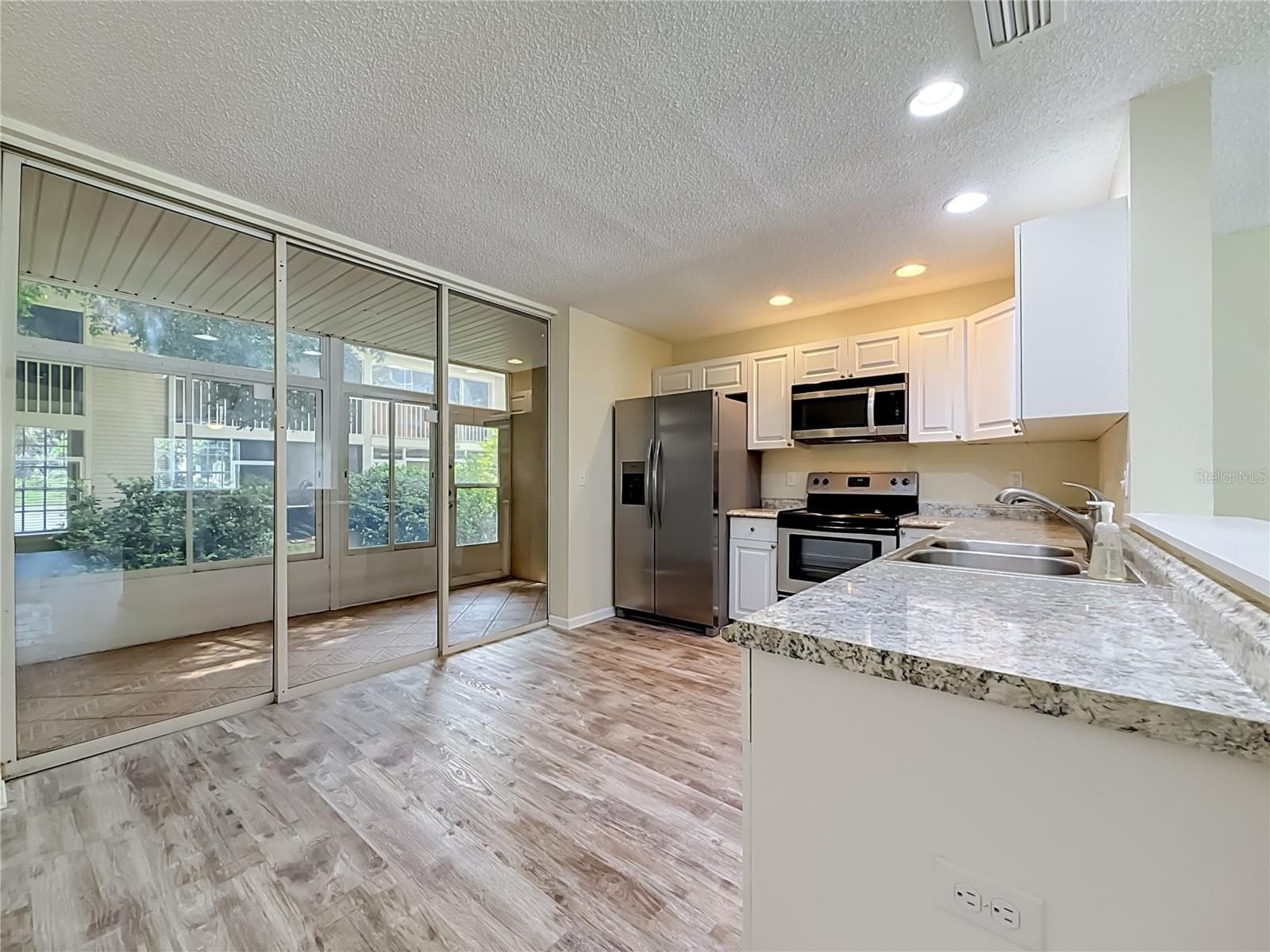 Kitchen - 2106 CLOVER HILL RD, PALM HARBOR