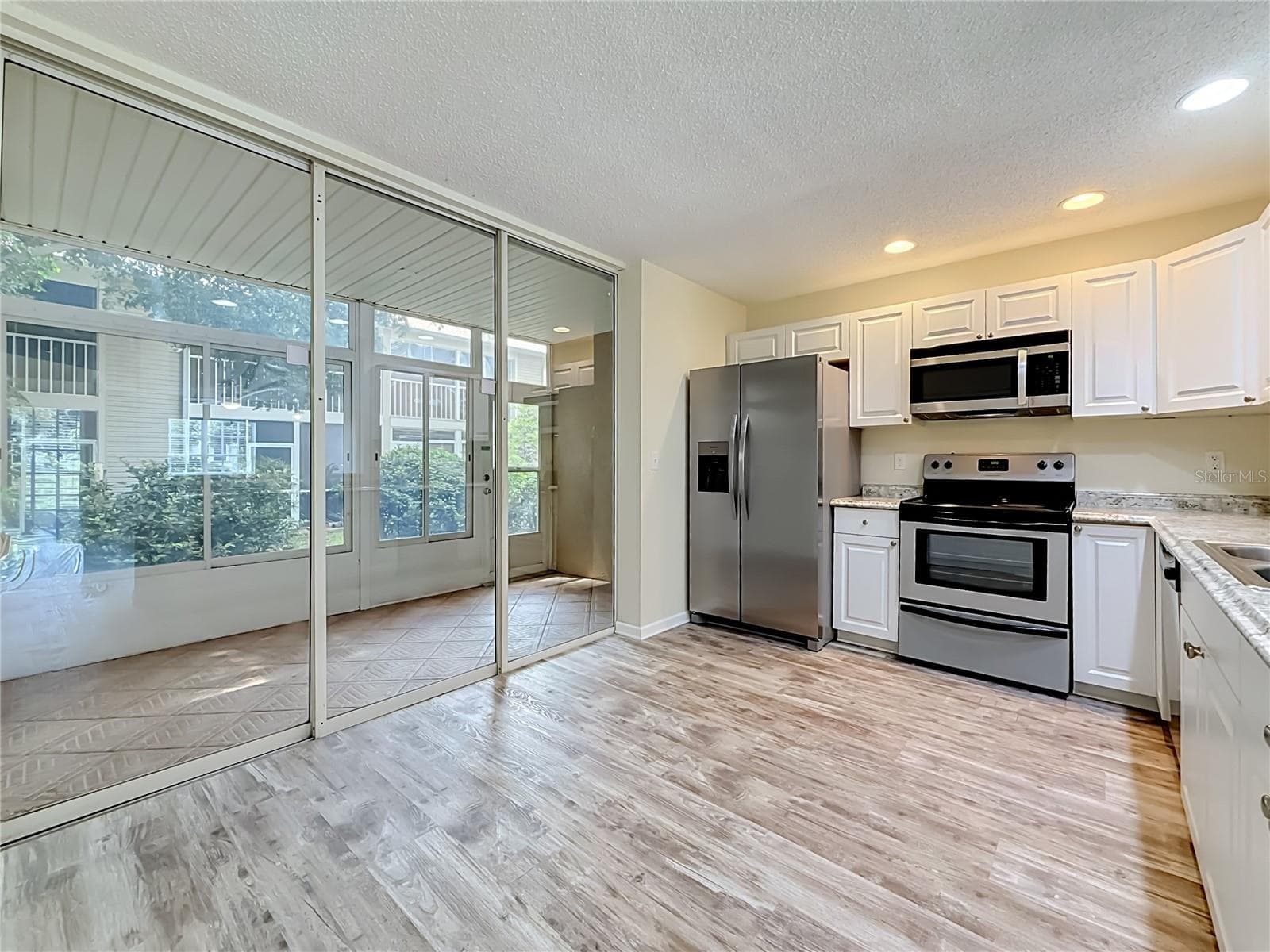Kitchen - 2106 CLOVER HILL RD, PALM HARBOR