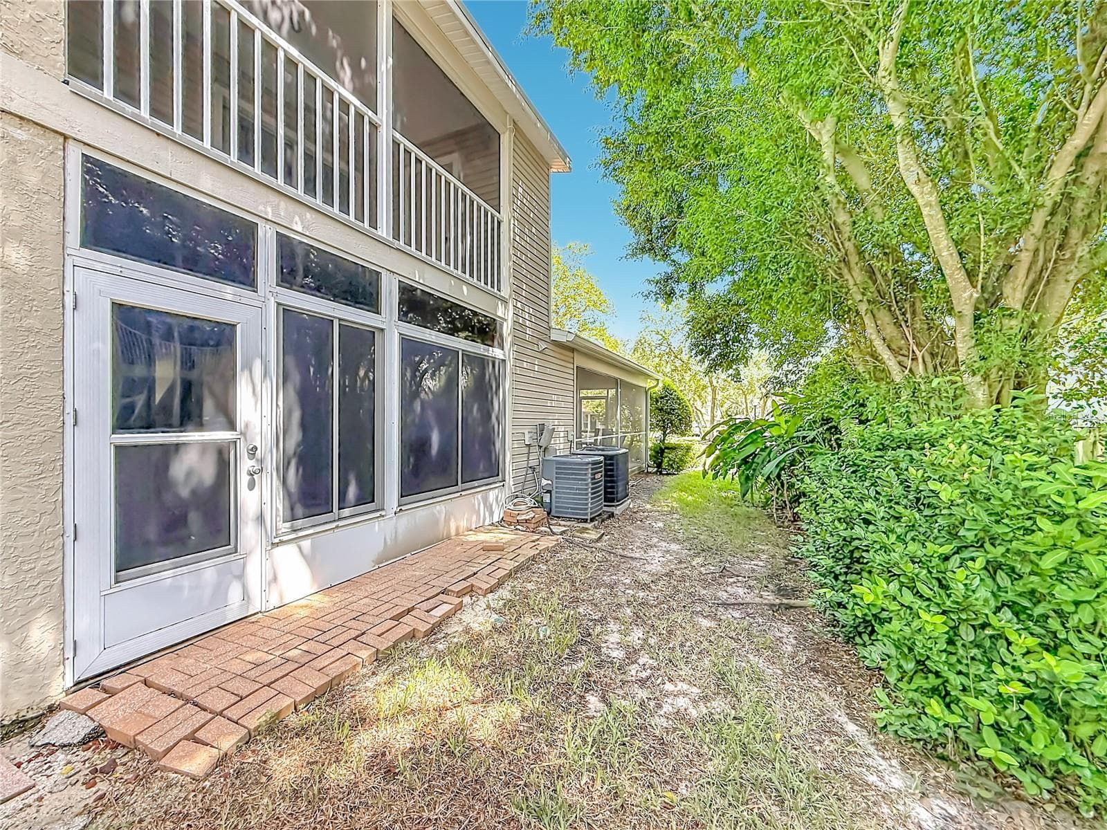 Patio Exterior - 2106 CLOVER HILL RD, PALM HARBOR