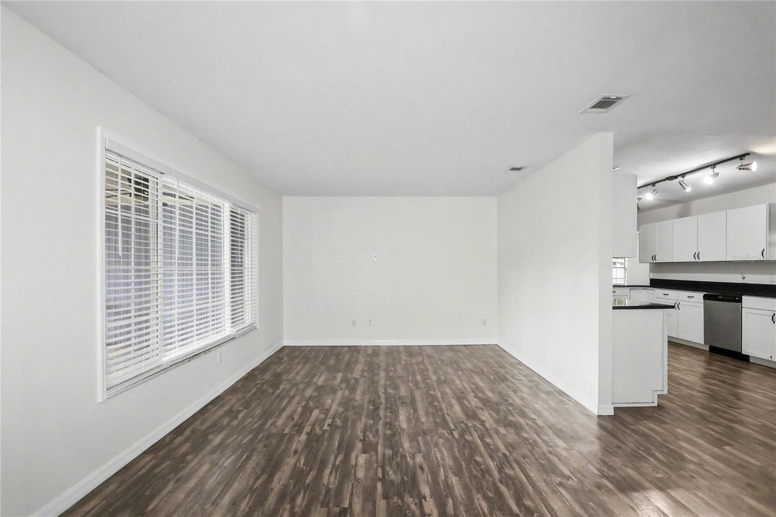 Living room - 436 NE 47TH CT, OCALA