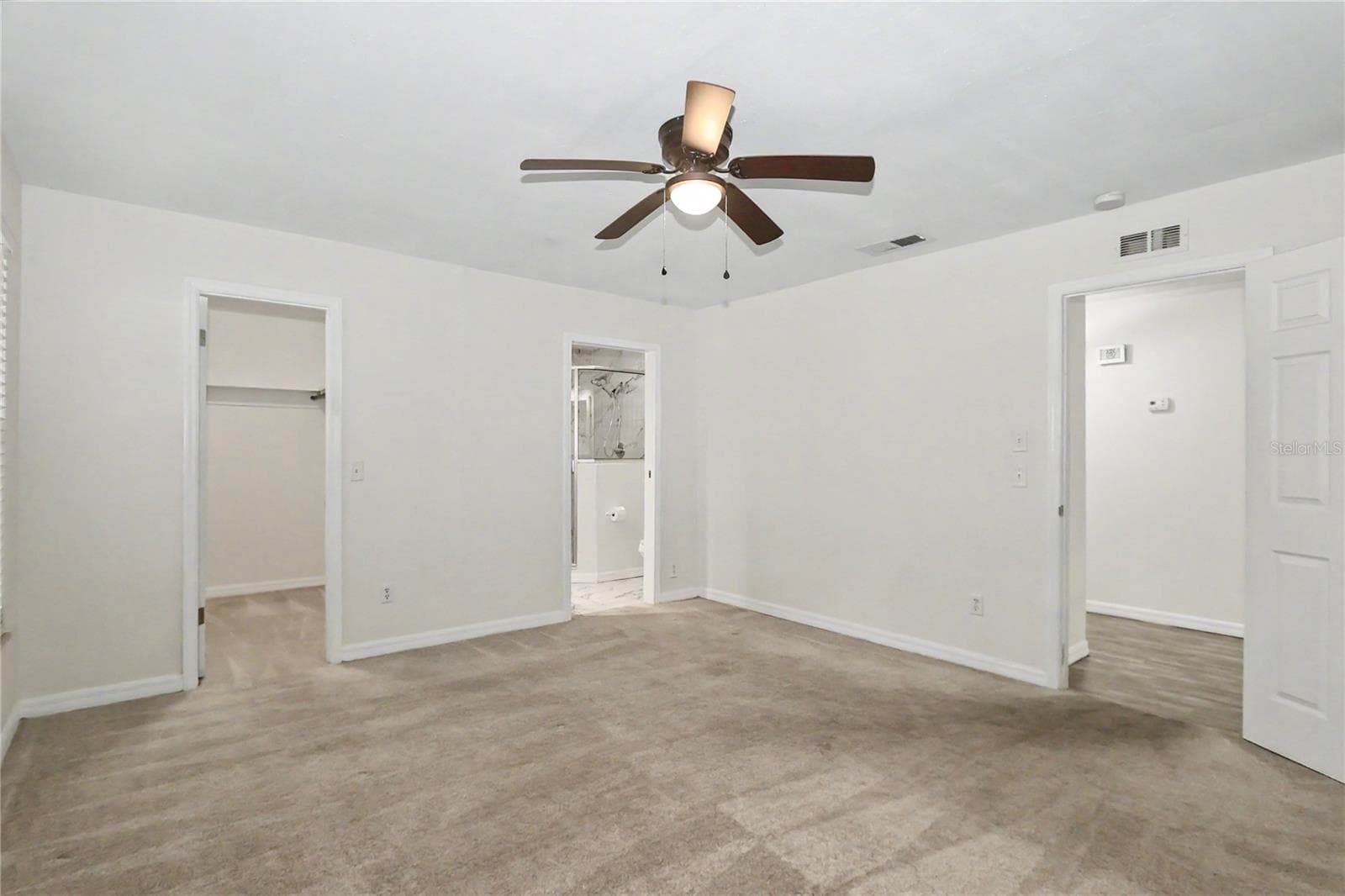 Master bedroom - 436 NE 47TH CT, OCALA