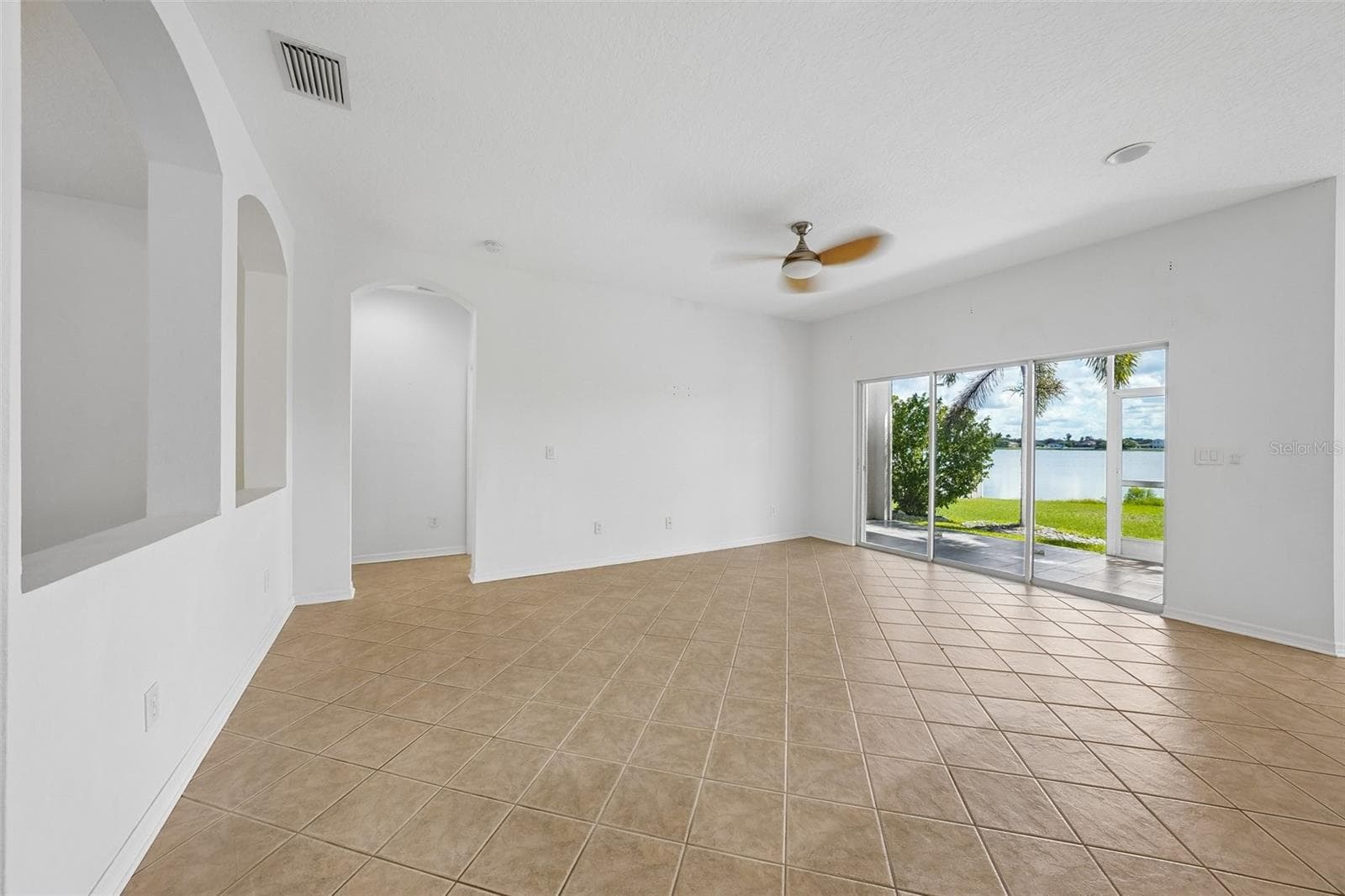 Single Family Residence at 1810 MIRA LAGO CIR, RUSKIN, photo 6 of 62