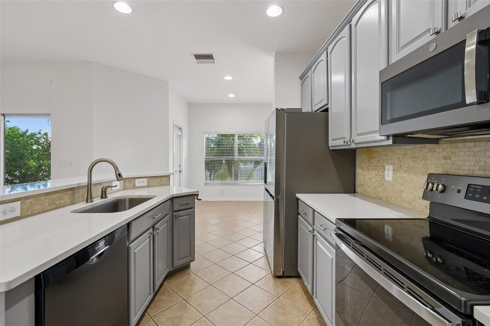 Single Family Residence at 1810 MIRA LAGO CIR, RUSKIN, photo 14 of 62