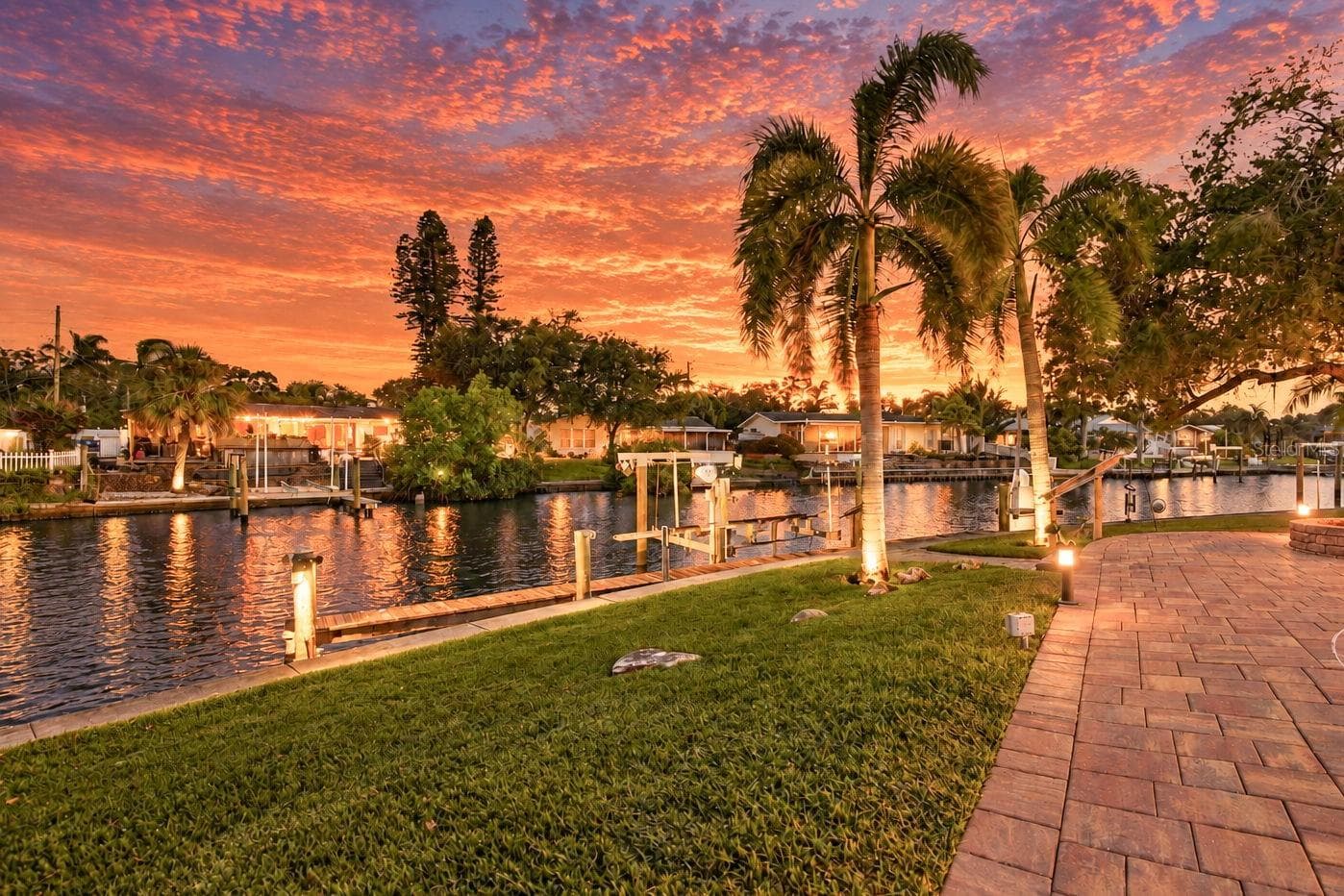 92 feet of waterfront - 1484 47TH AVE NE, ST PETERSBURG