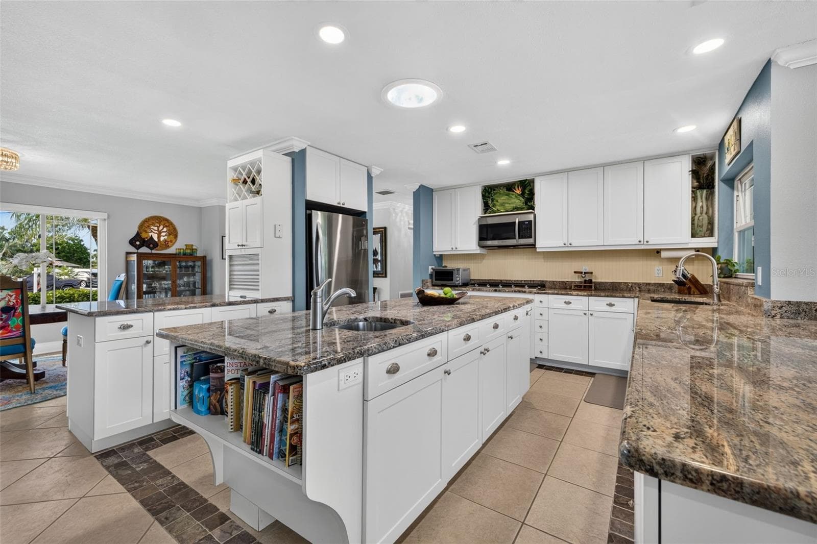 Single Family Residence at 1484 47TH AVE NE, ST PETERSBURG, photo 17 of 46