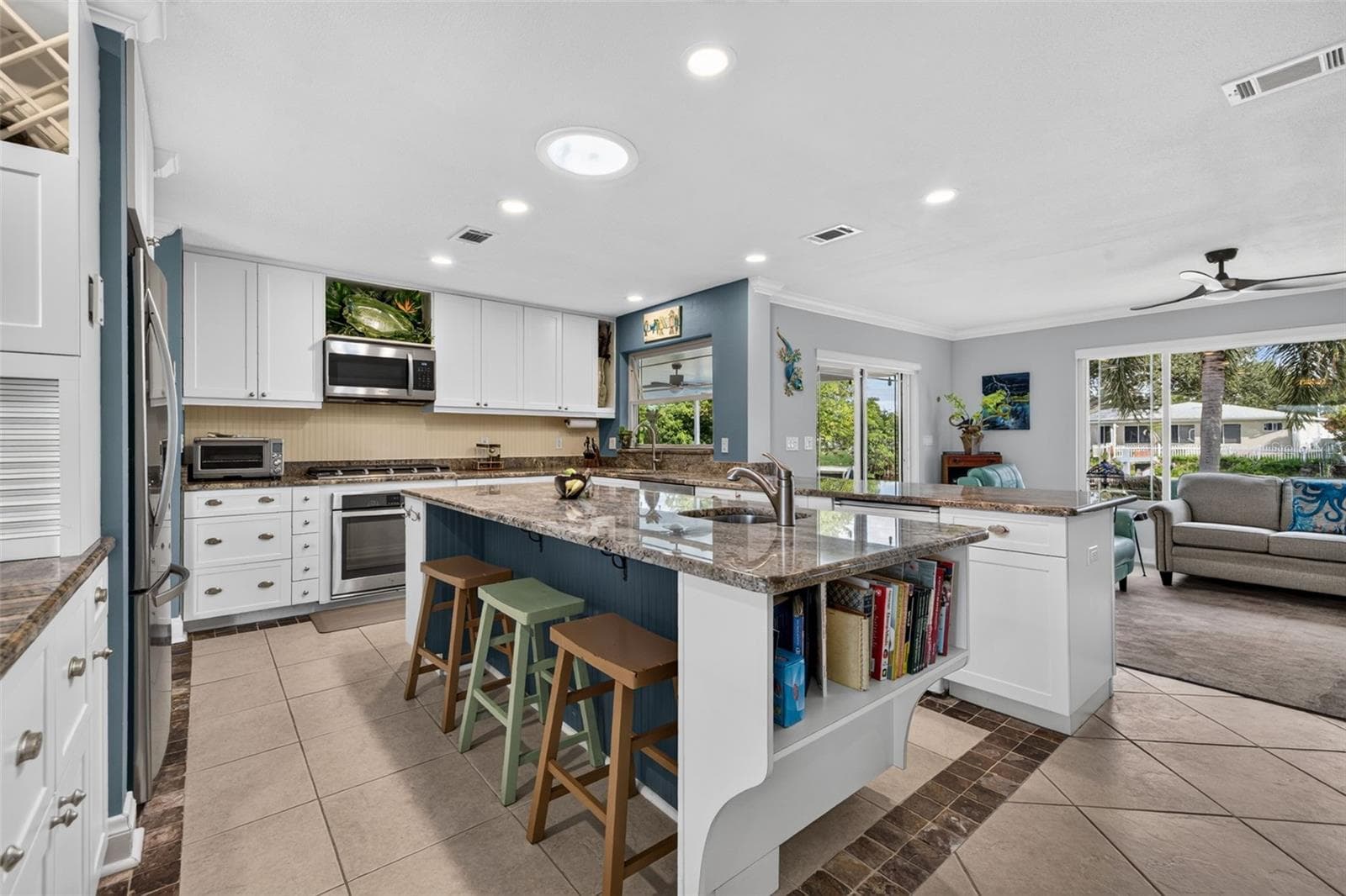 Single Family Residence at 1484 47TH AVE NE, ST PETERSBURG, photo 18 of 46