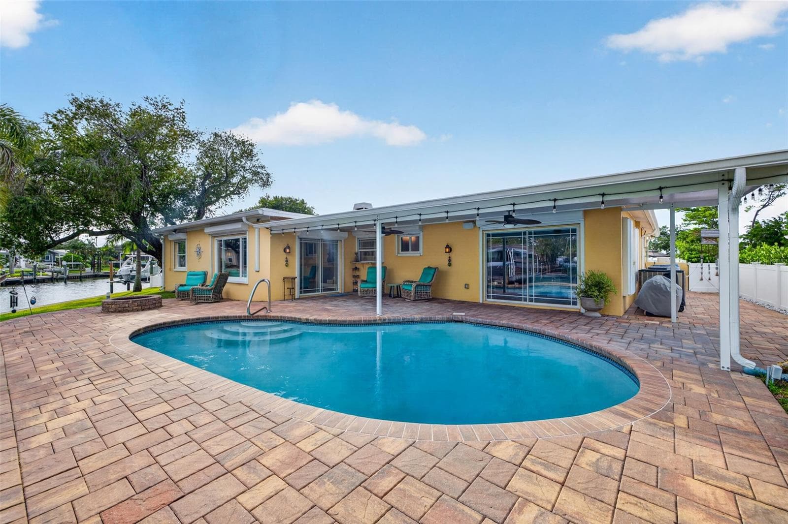 Single Family Residence at 1484 47TH AVE NE, ST PETERSBURG, photo 41 of 46