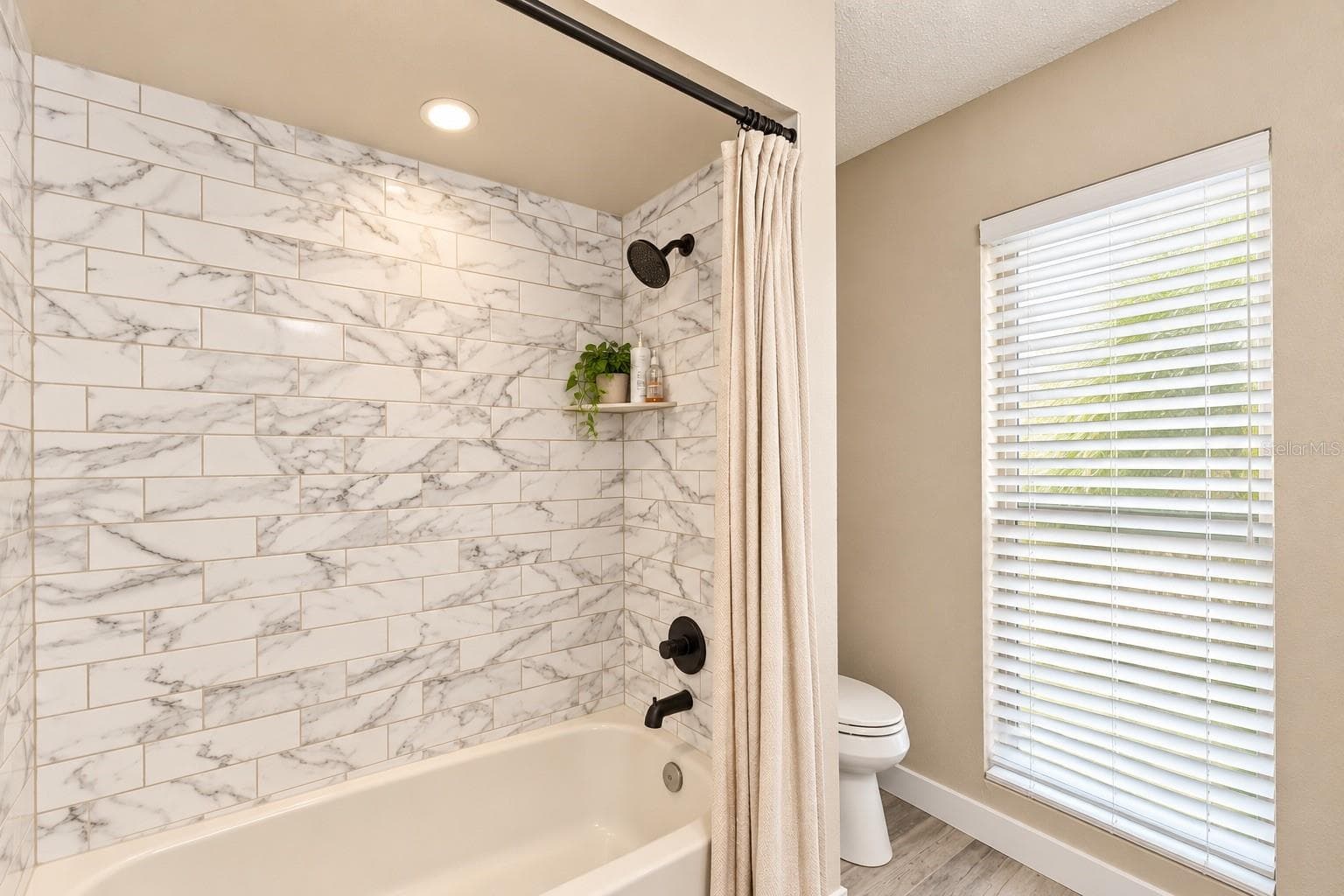 Guest bathroom - 4108 DAISY DR, HERNANDO BEACH