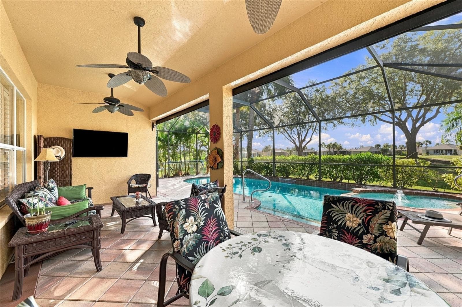 Single Family Residence at 1106 EMERALD DUNES DR, SUN CITY CENTER, photo 3 of 62