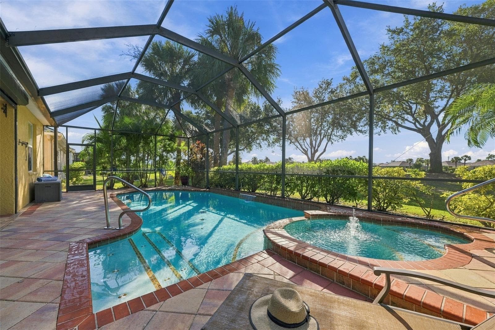 Single Family Residence at 1106 EMERALD DUNES DR, SUN CITY CENTER, photo 5 of 62