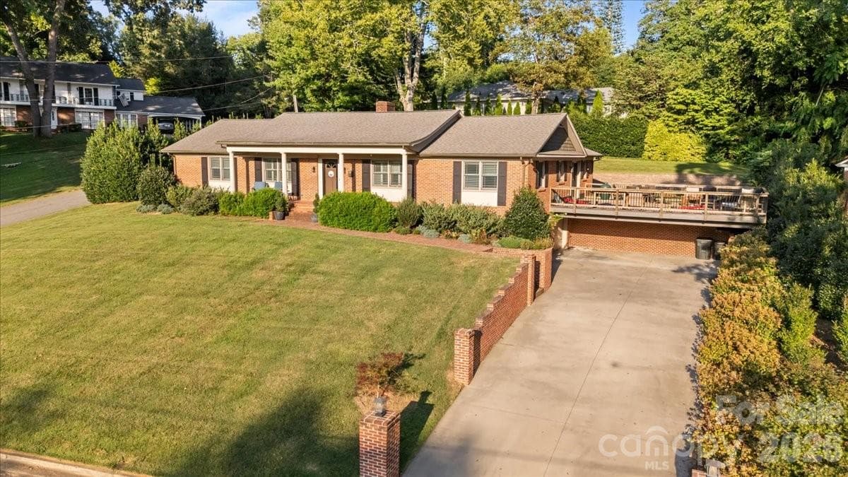 102 Hillside Lane