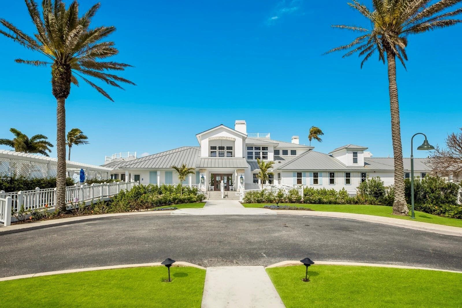 Restaurant - 700 S HARBOR DR, BOCA GRANDE