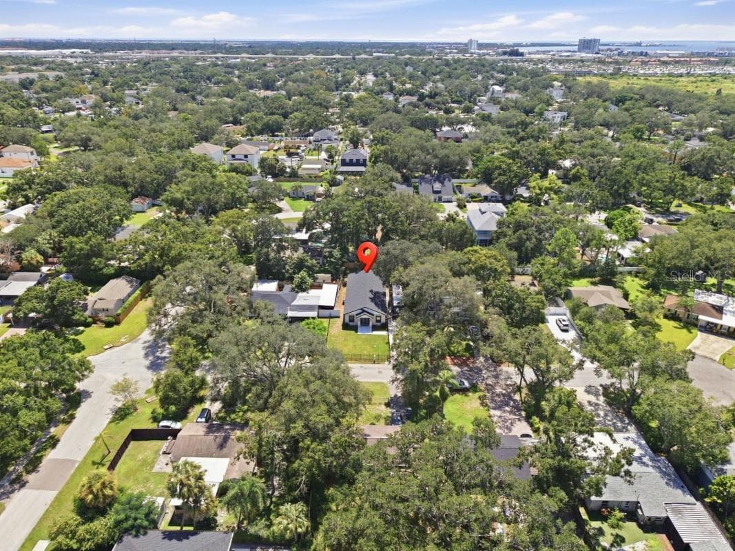 Single Family Residence at 4710 W BAY VIEW AVE, TAMPA, photo 5 of 50