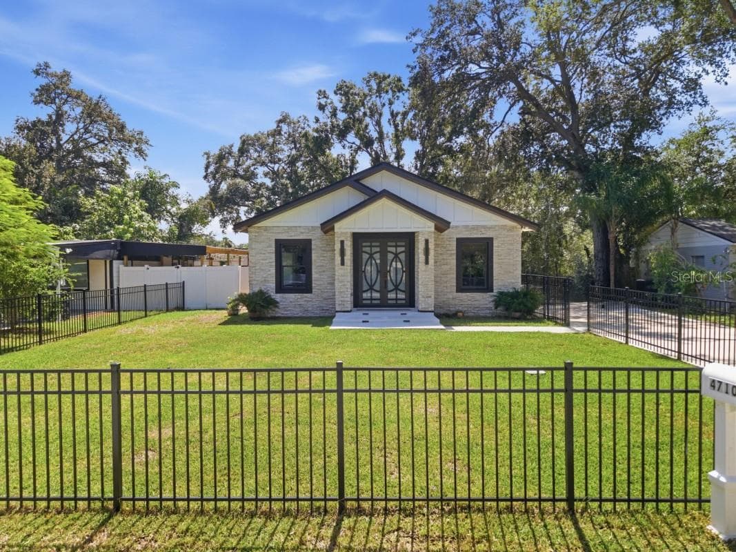 Single Family Residence at 4710 W BAY VIEW AVE, TAMPA, photo 8 of 50