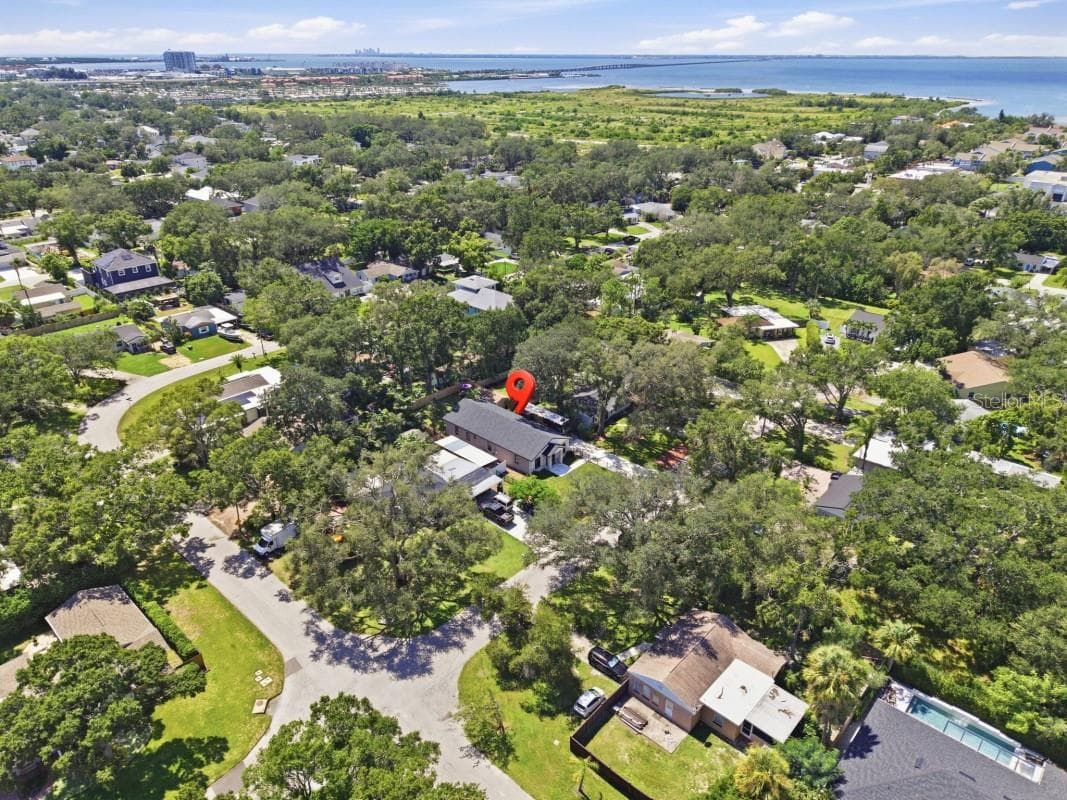 Single Family Residence at 4710 W BAY VIEW AVE, TAMPA, photo 9 of 50