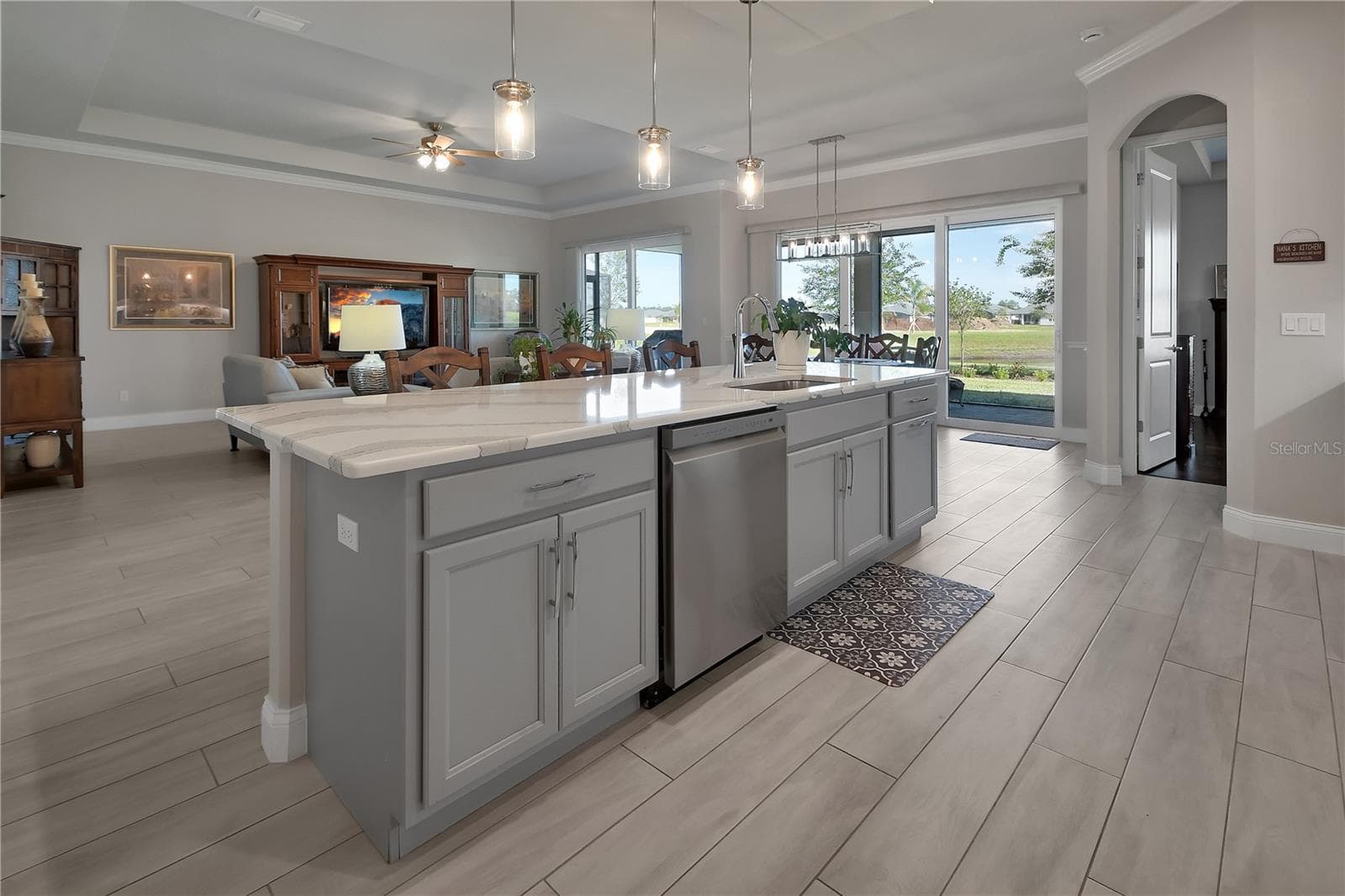 Large kitchen island - 1011 MEGANO BLVD, DELAND