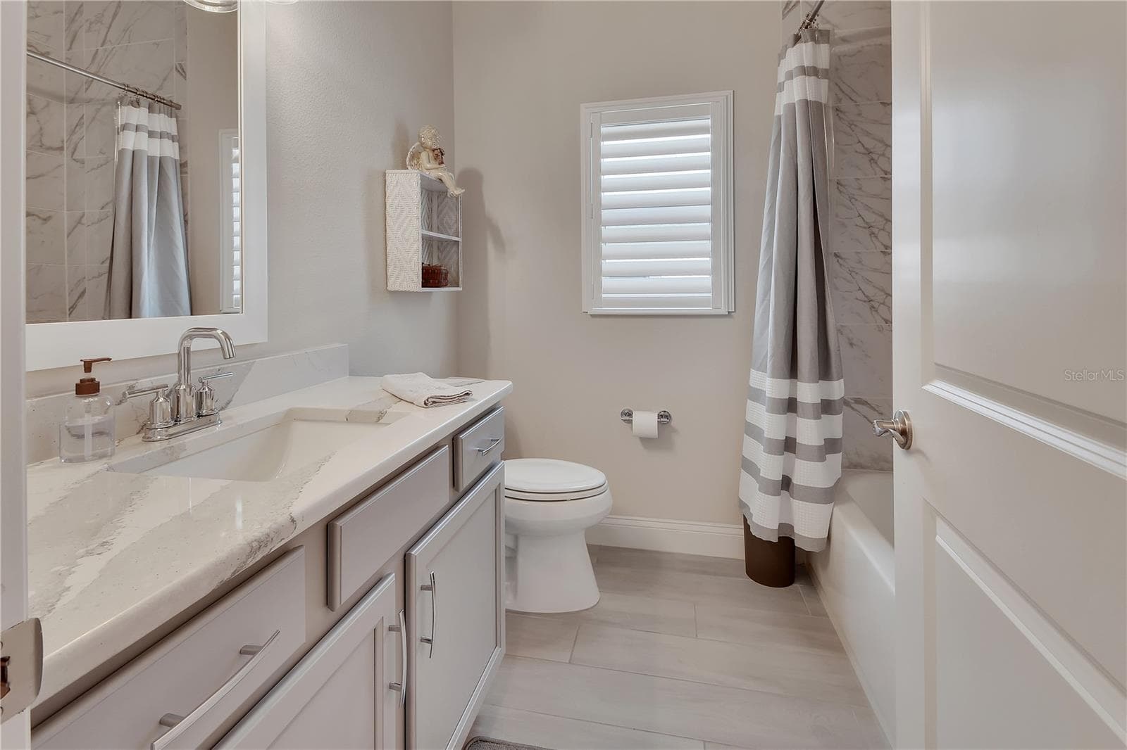Hall bathroom - 1011 MEGANO BLVD, DELAND