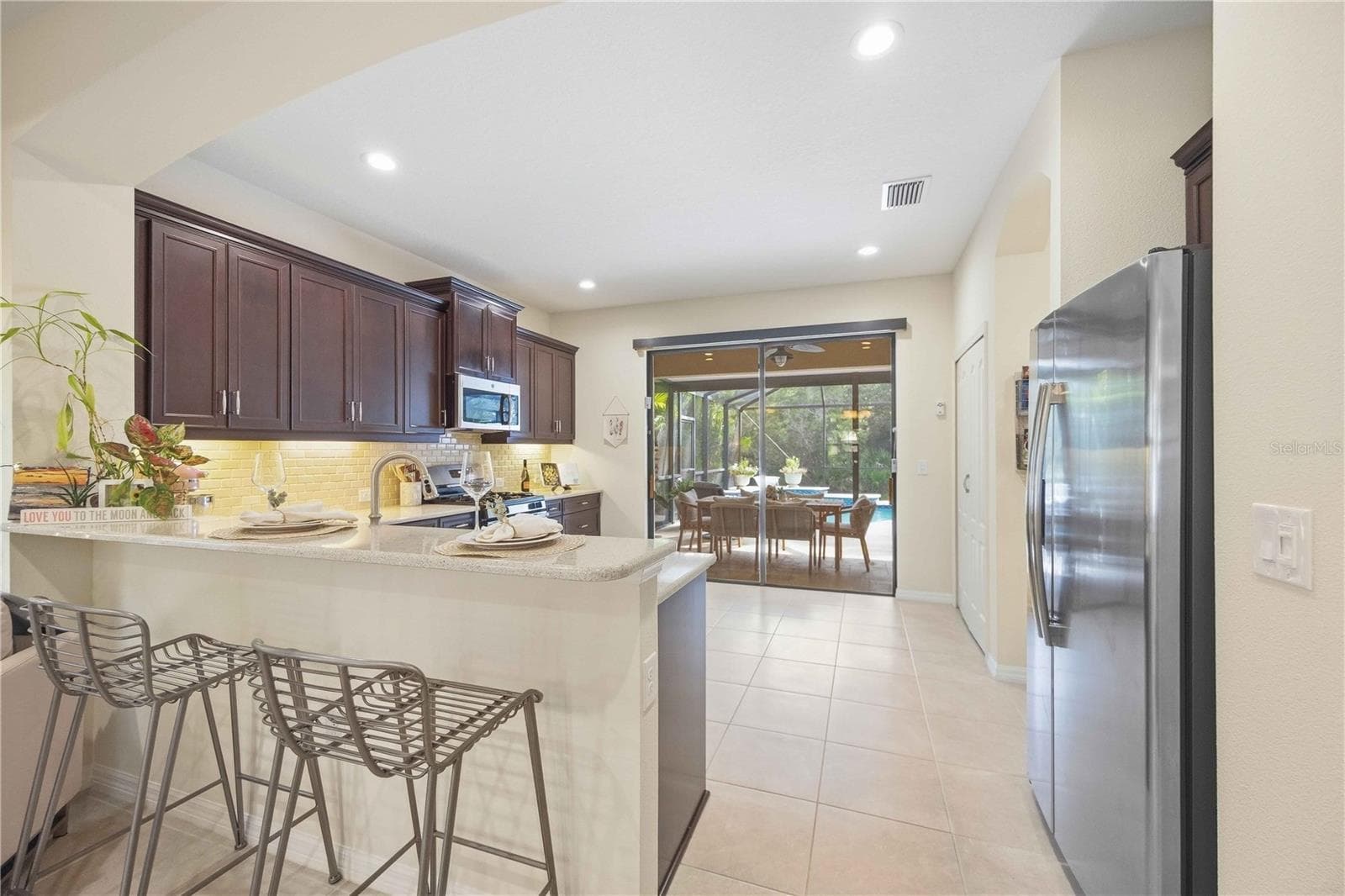 Kitchen with bar seating - 216 MARCHENO WAY, NORTH VENICE