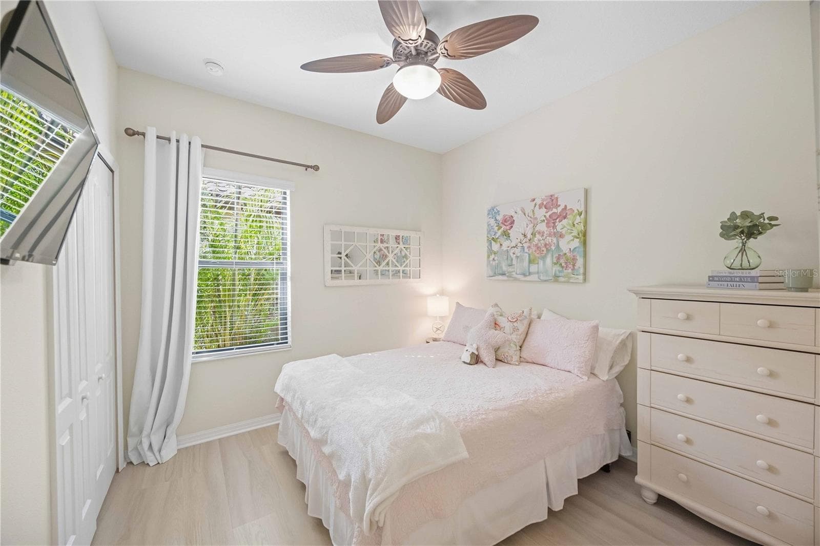 Third bedroom with LVP flooring - 216 MARCHENO WAY, NORTH VENICE