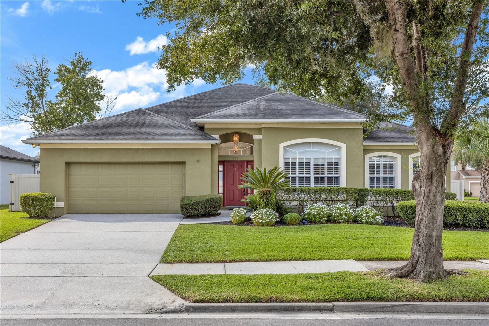 330 LAKE AMBERLEIGH DR