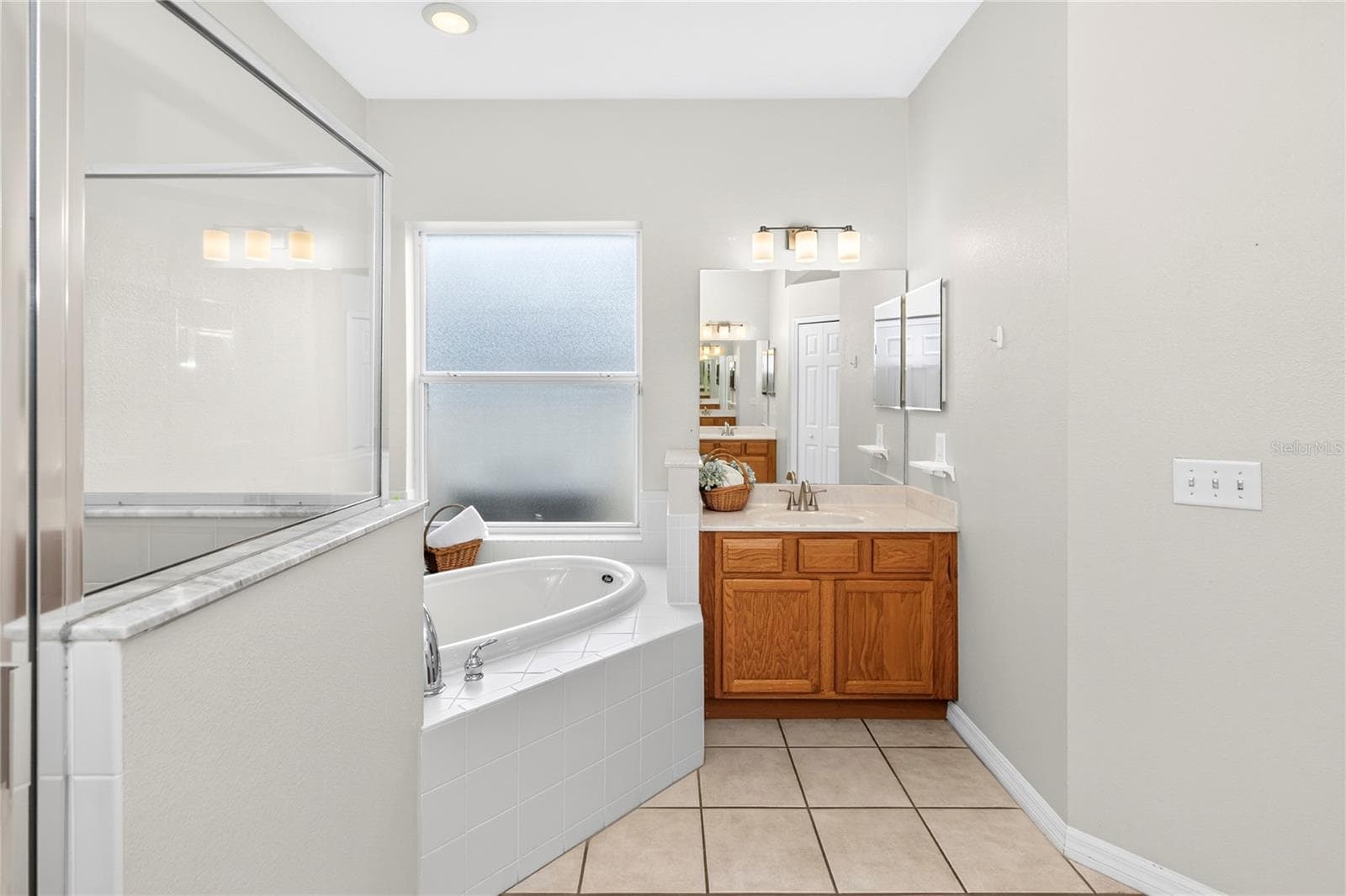 Single Family Residence at 330 LAKE AMBERLEIGH DR, WINTER GARDEN, photo 46 of 100