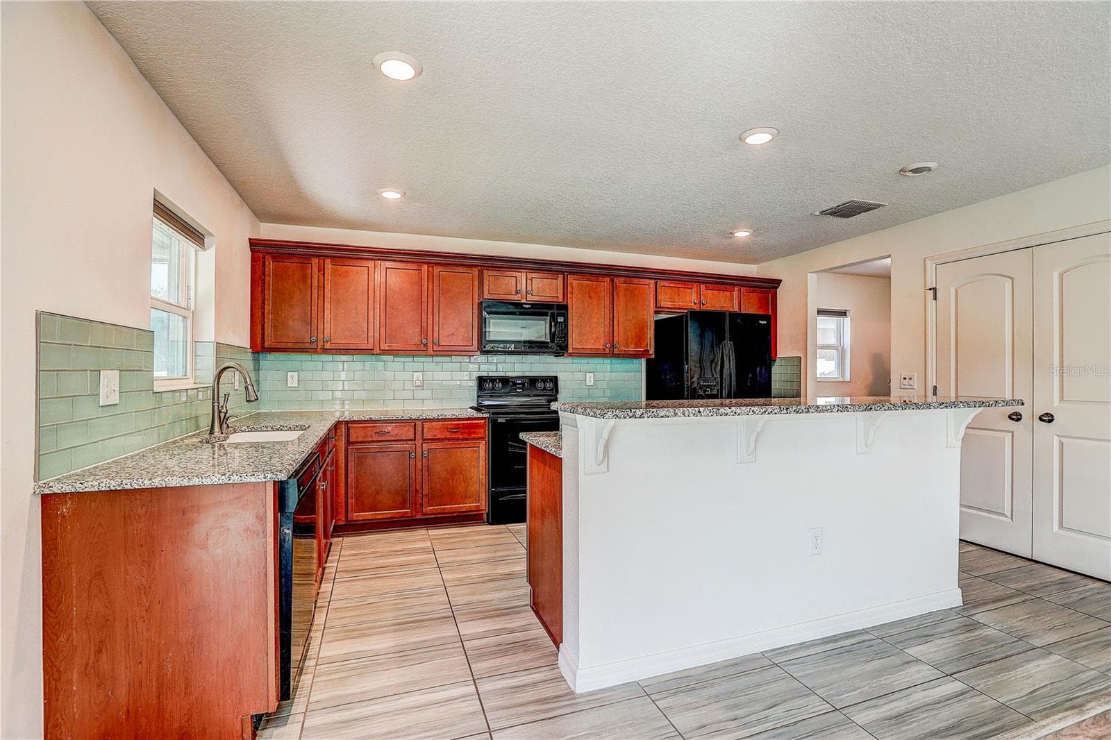 Single Family Residence at 10502 MEDFORD LAKE DR, RIVERVIEW, photo 9 of 48