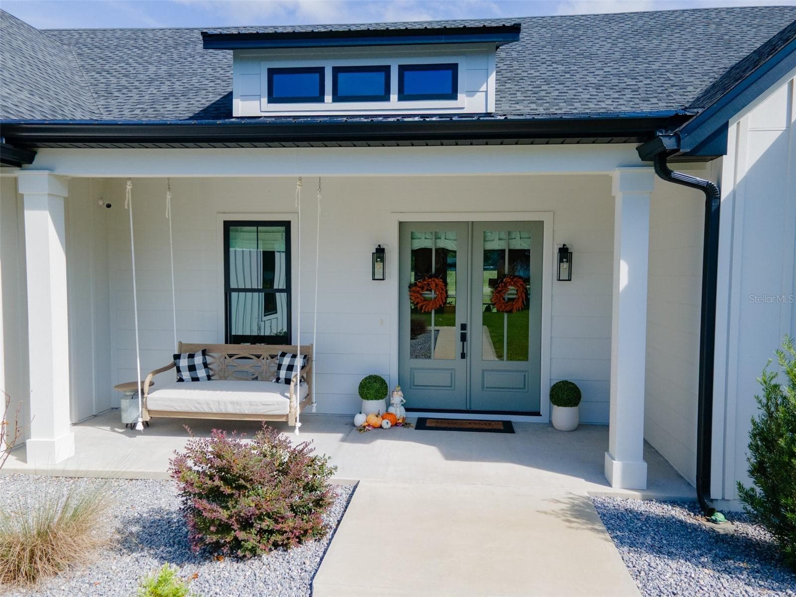 Single Family Residence at 159 SW GOVERNORS GLN, LAKE CITY, photo 2 of 64
