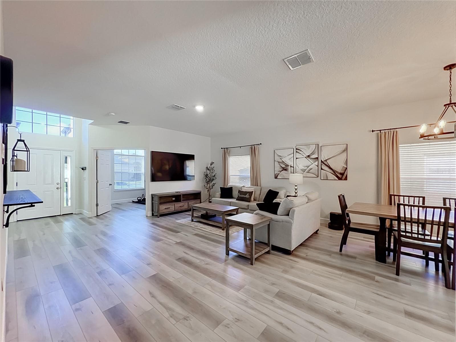 Single Family Residence at 2271 CRYSTAL FALLS WAY, ORLANDO, photo 7 of 40