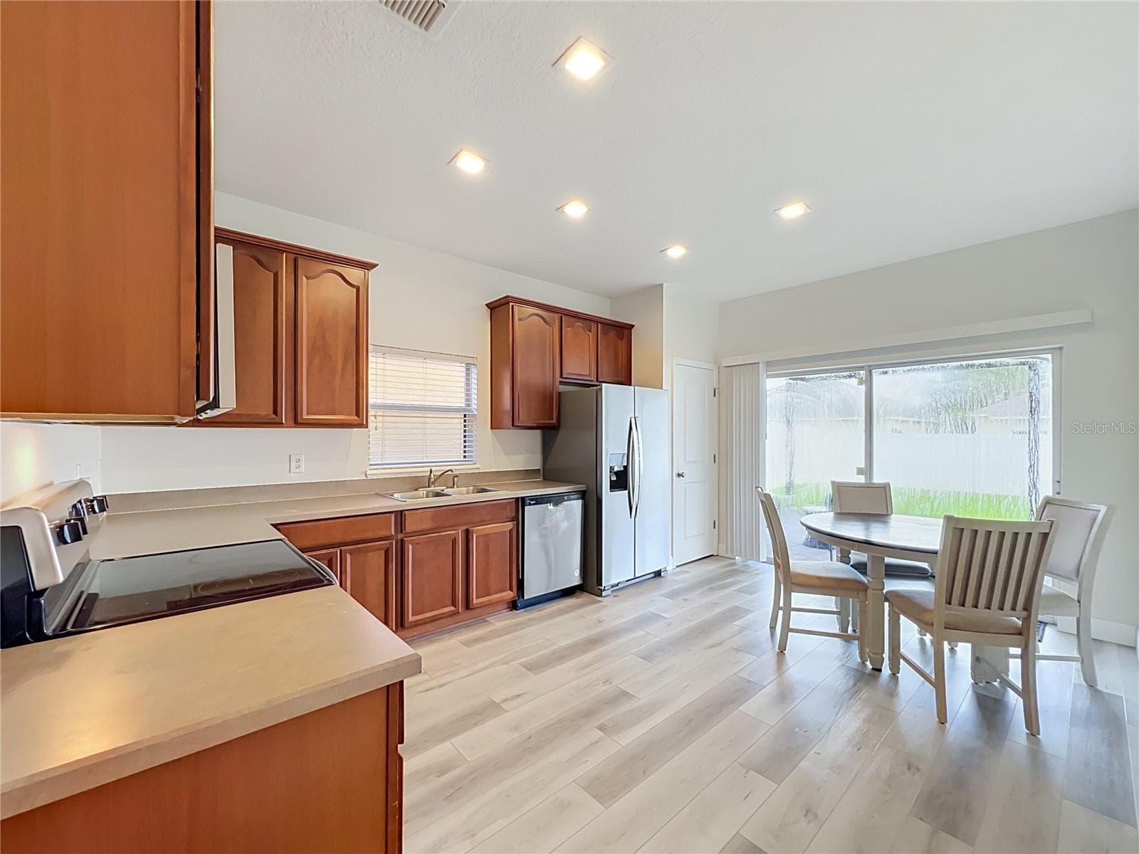 Single Family Residence at 2271 CRYSTAL FALLS WAY, ORLANDO, photo 13 of 40