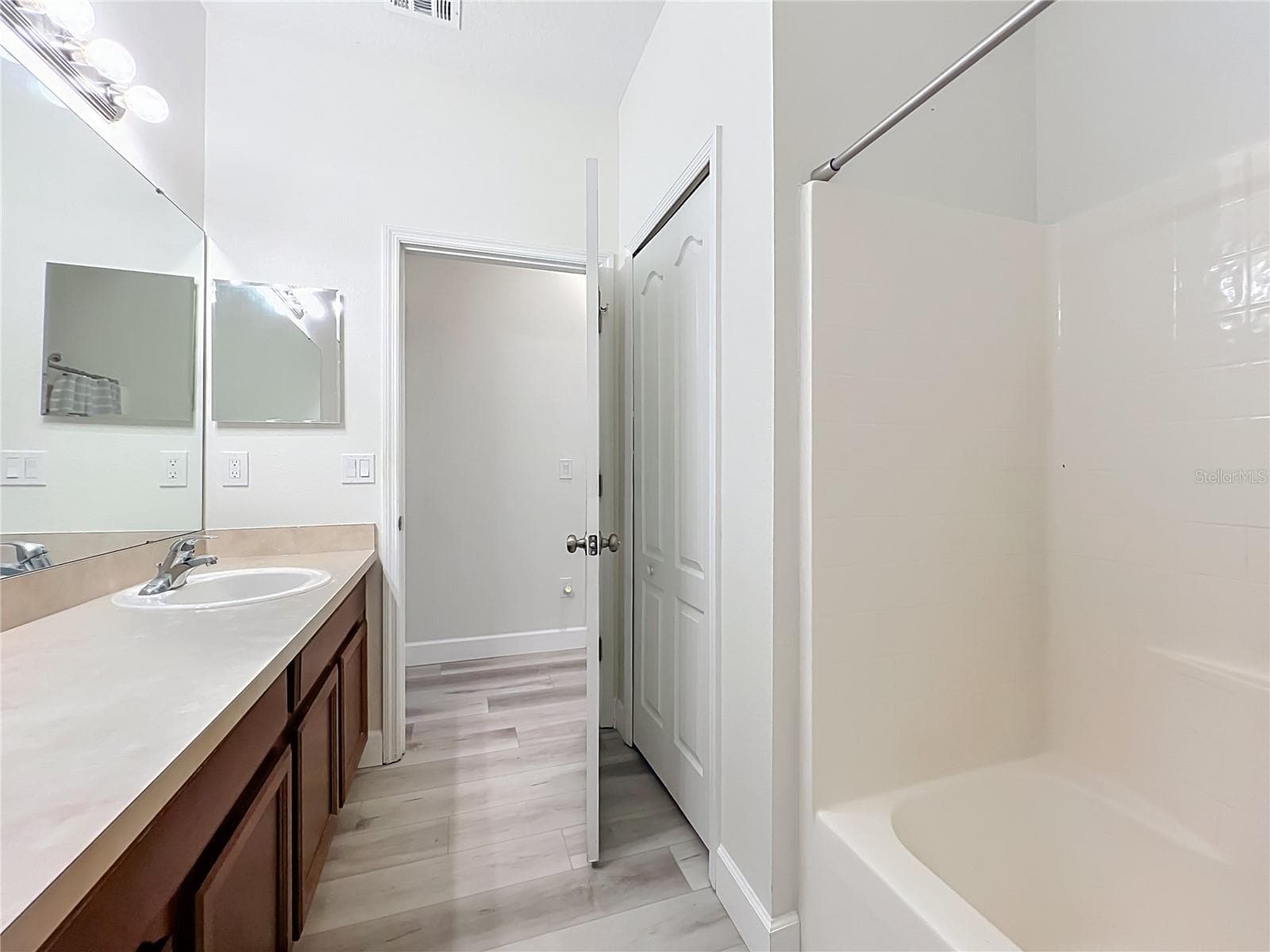 Single Family Residence at 2271 CRYSTAL FALLS WAY, ORLANDO, photo 23 of 40
